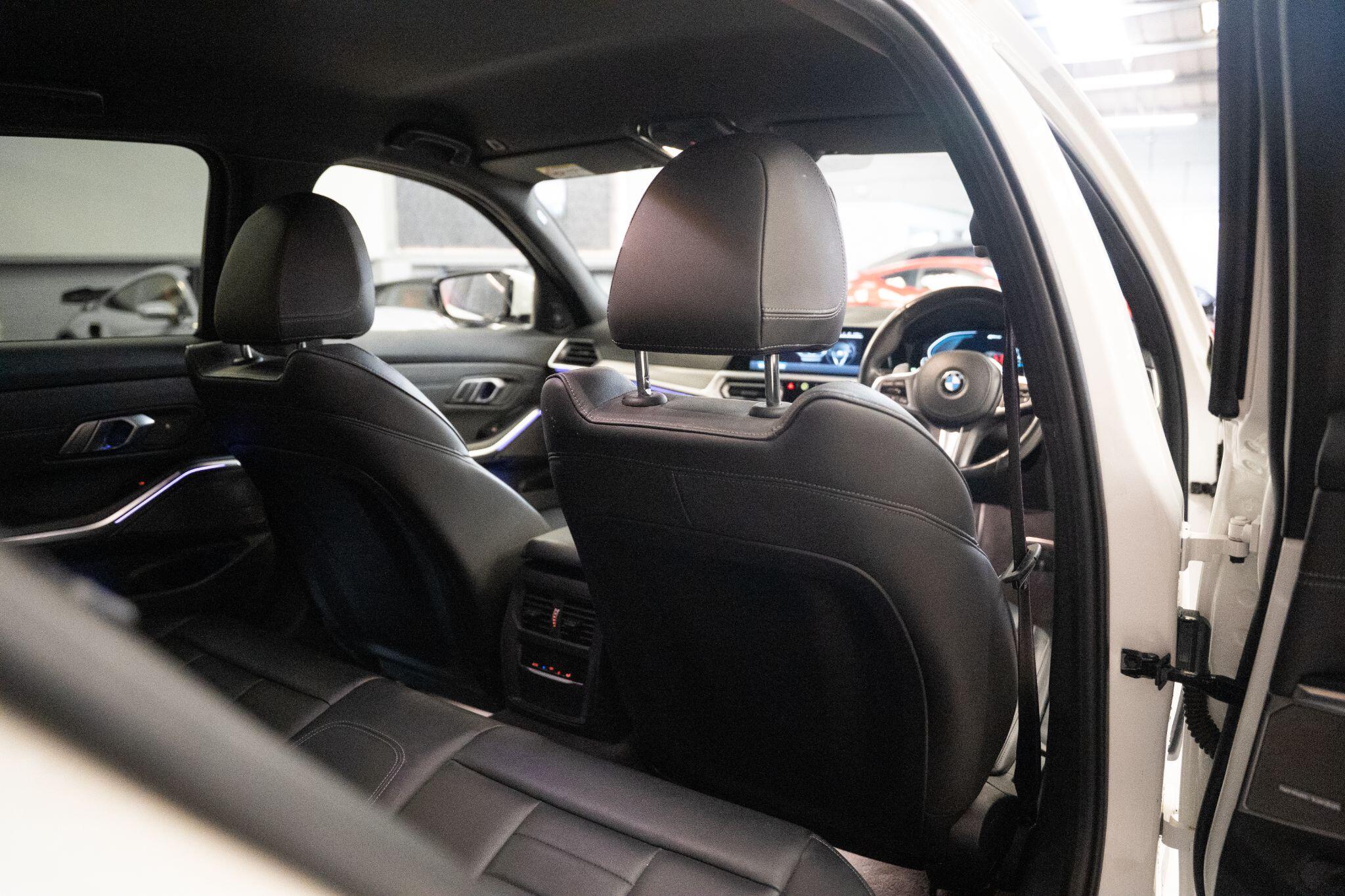 BMW 3 Series view 19