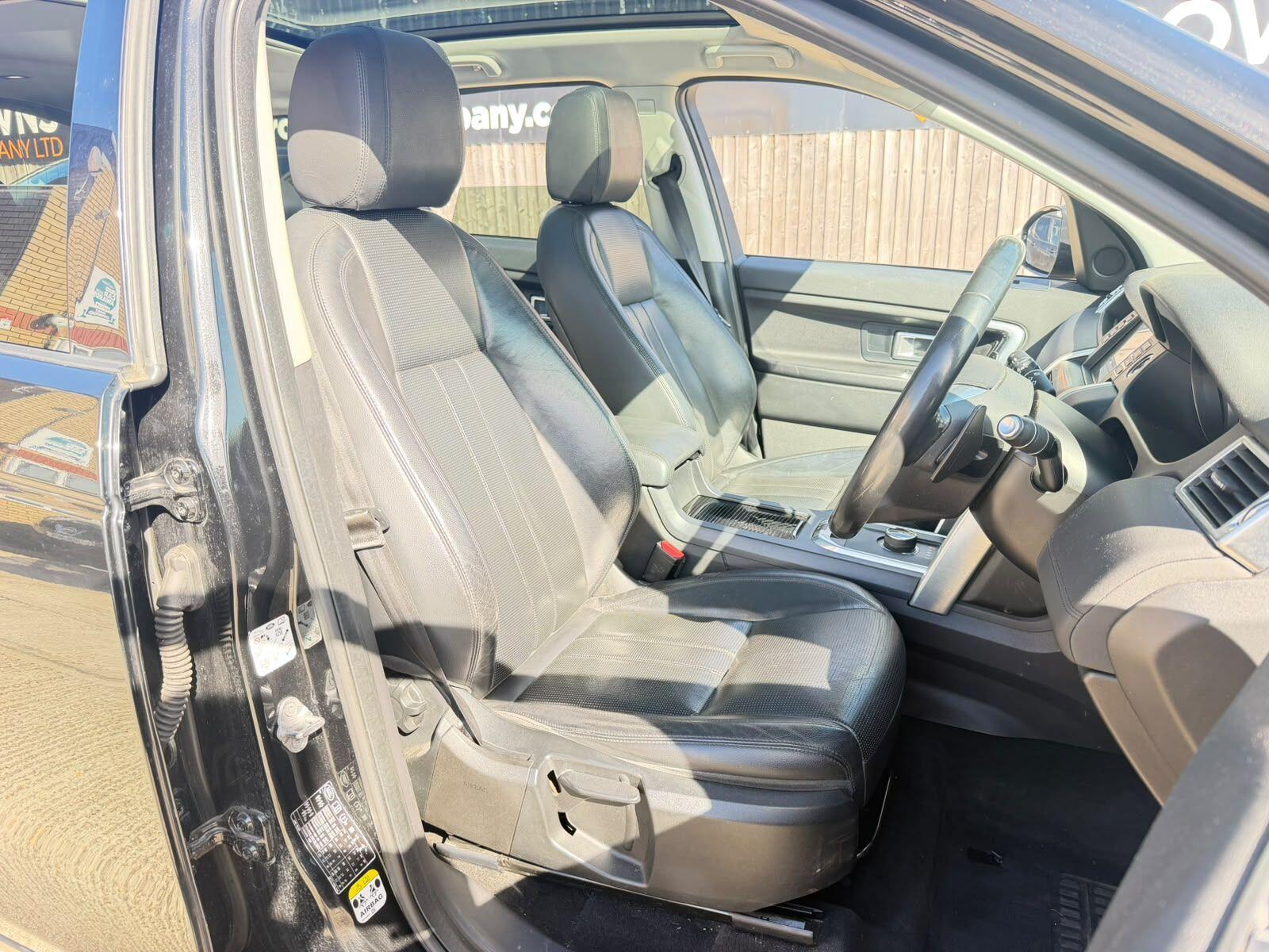 Land Rover Discovery Sport view 15