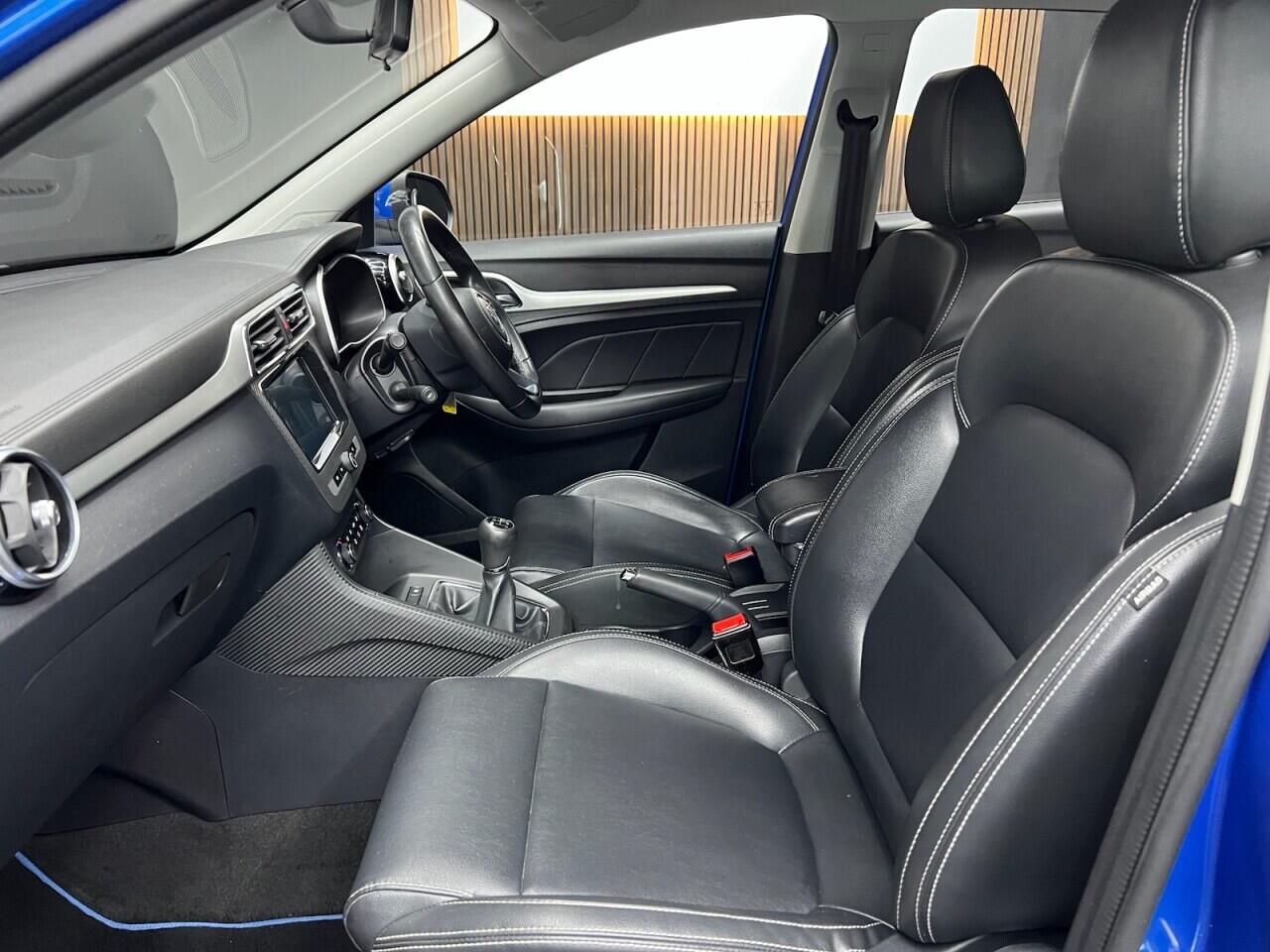 MG ZS view 27