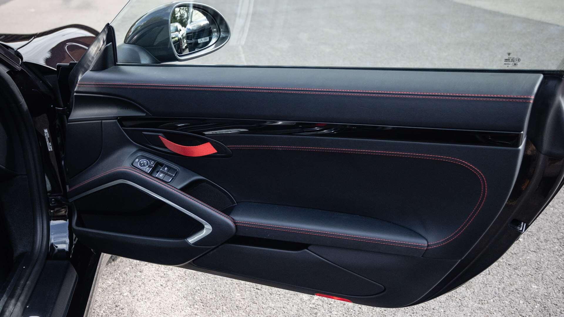 Porsche 911 view 26