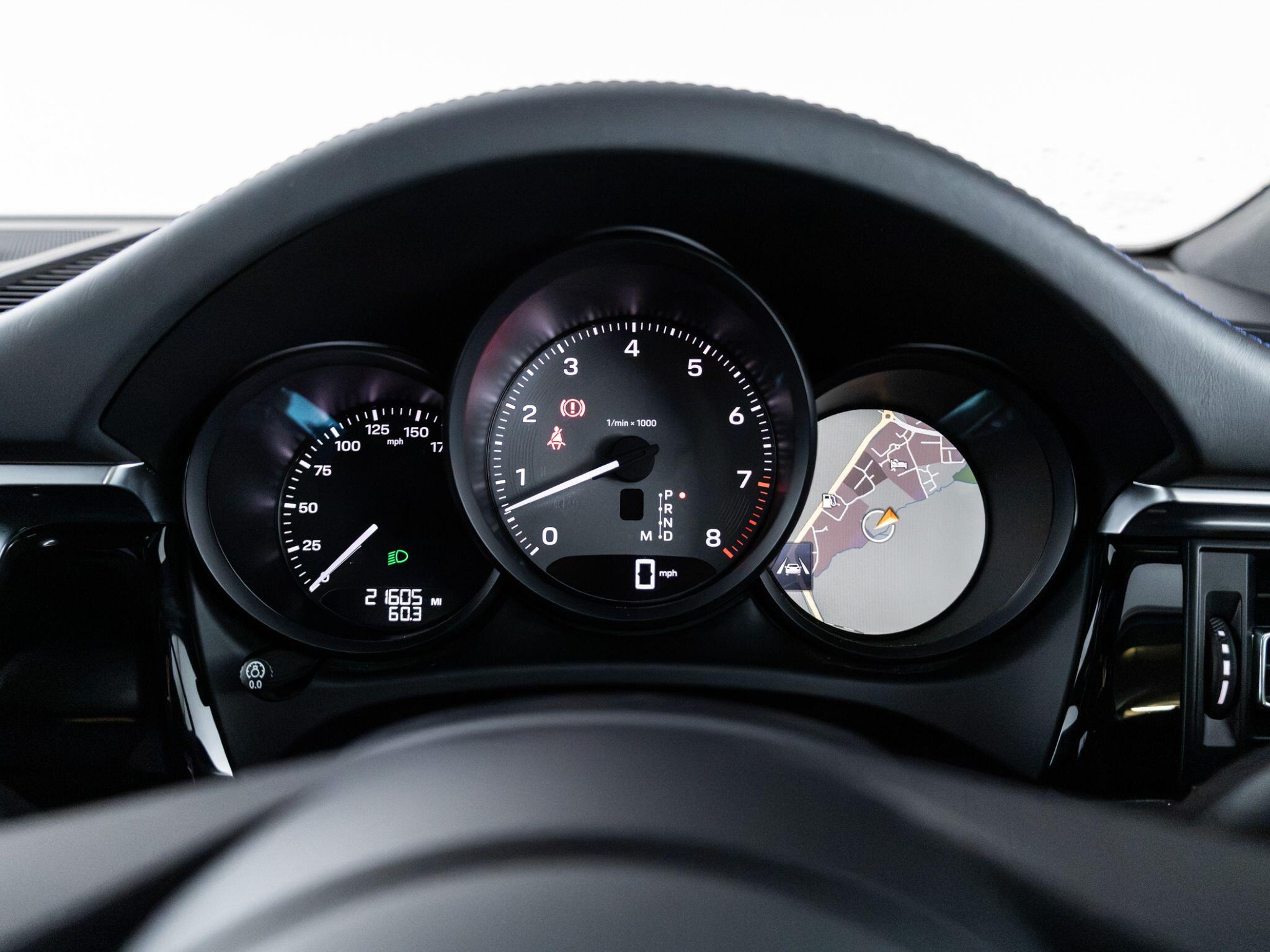 Porsche Macan view 61