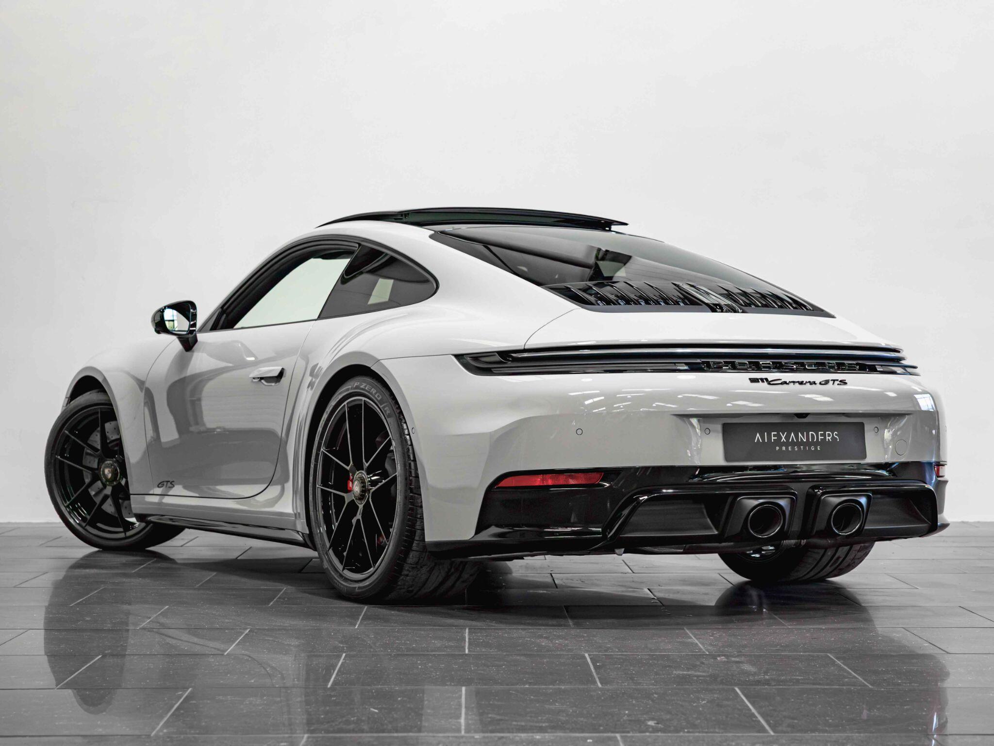 Porsche 911 view 9