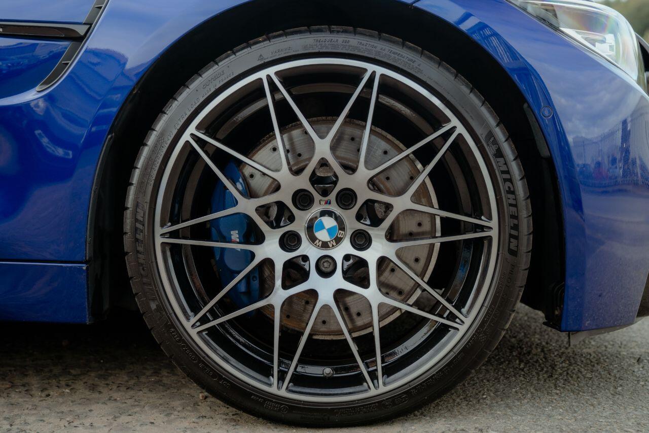 BMW M4 view 3