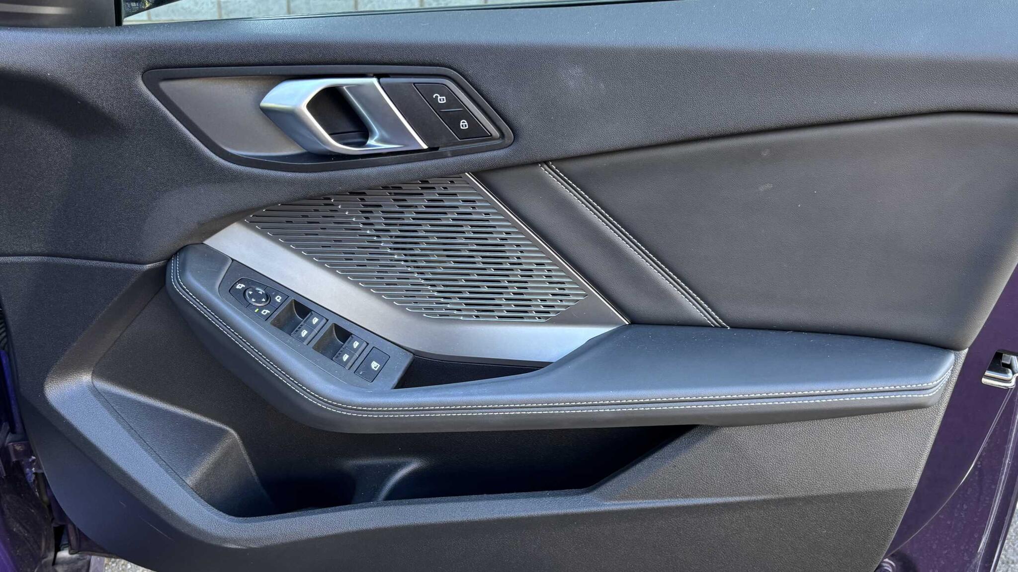 BMW 2 Series view 26