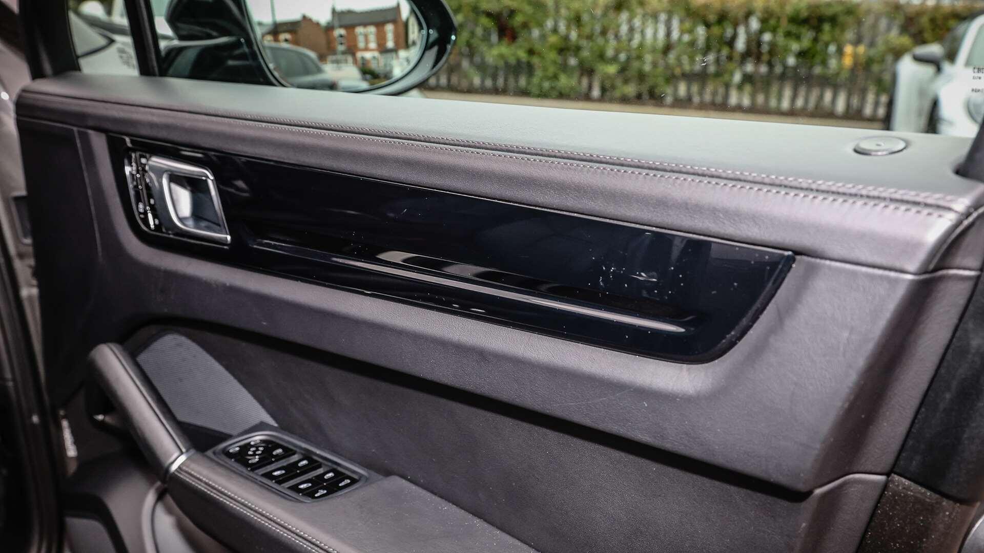 Porsche Cayenne view 16