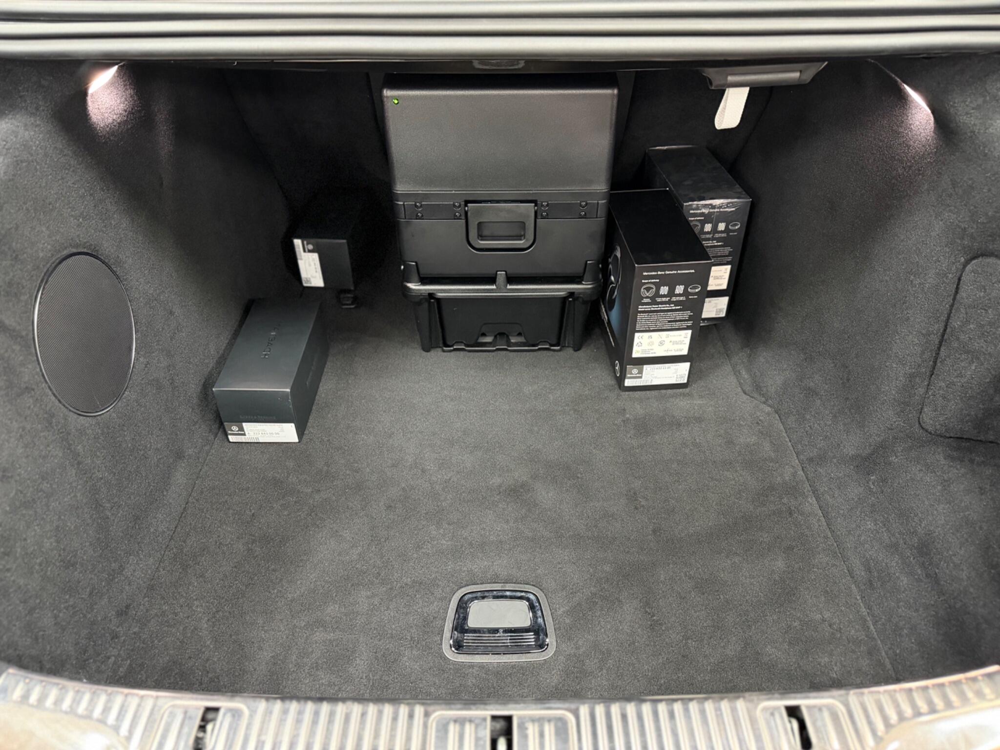 Mercedes-Benz S-Class view 25