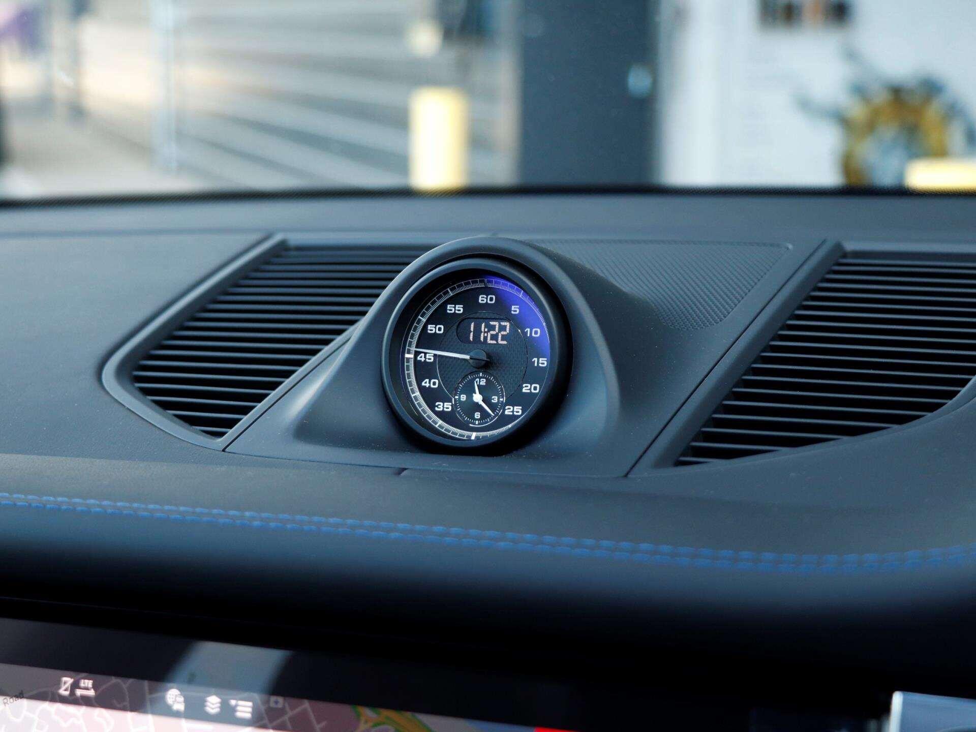 Porsche Macan view 14