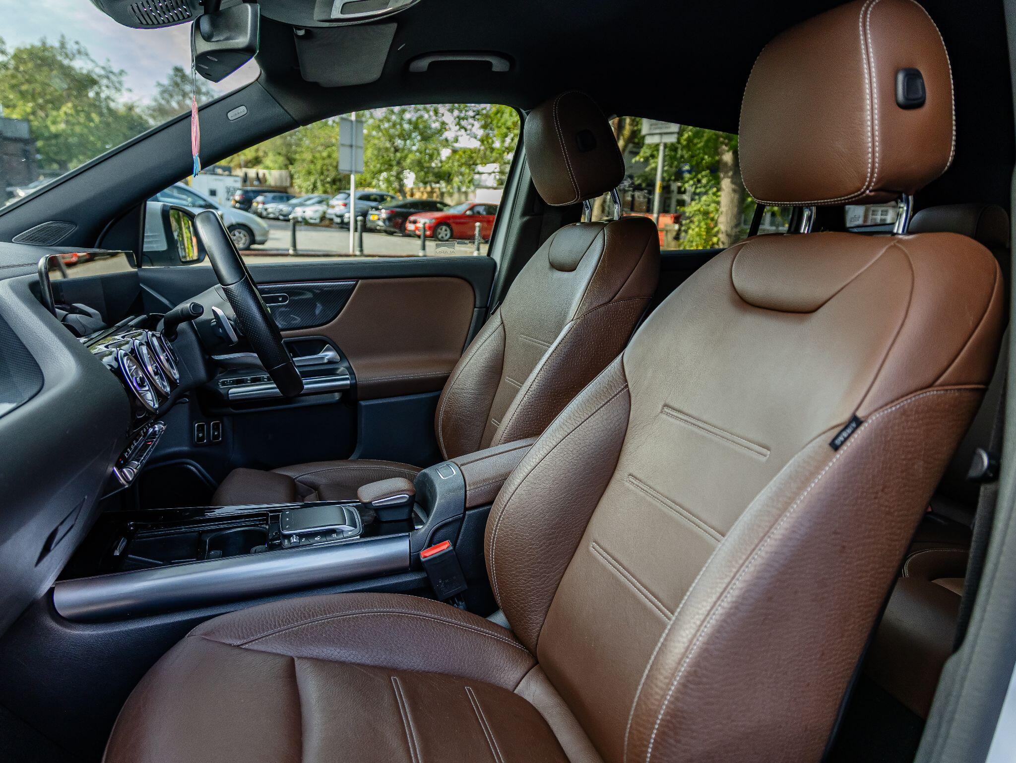Mercedes-Benz GLA view 32