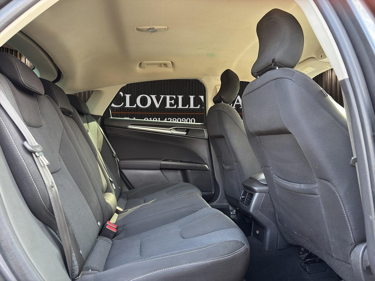 Ford Mondeo view 24