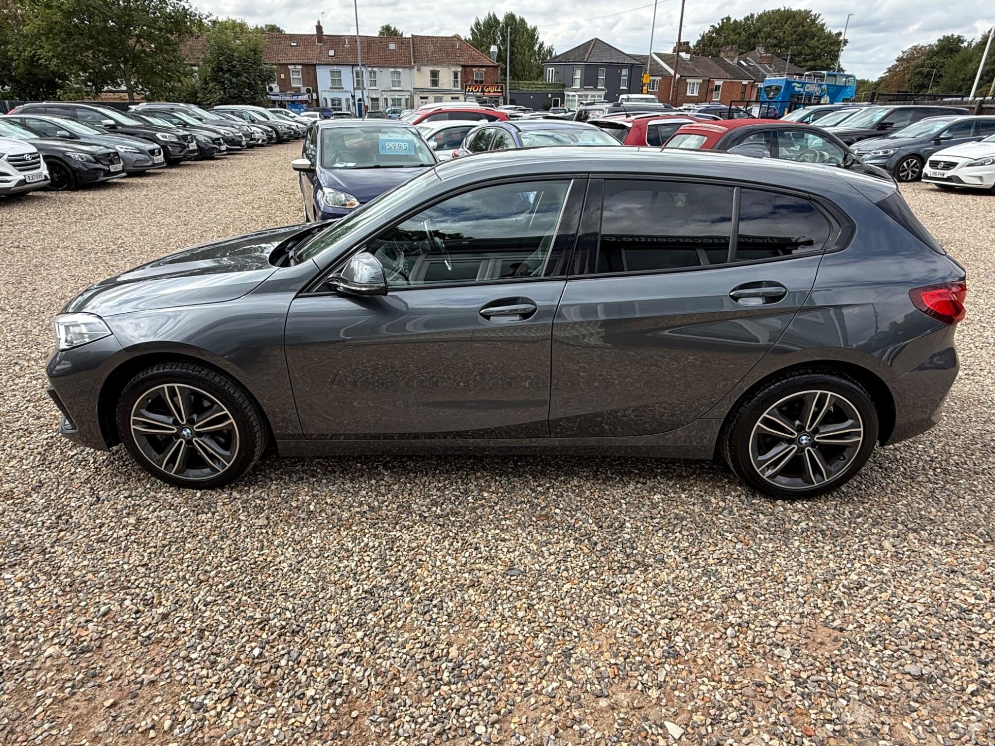 BMW 1 Series view 6
