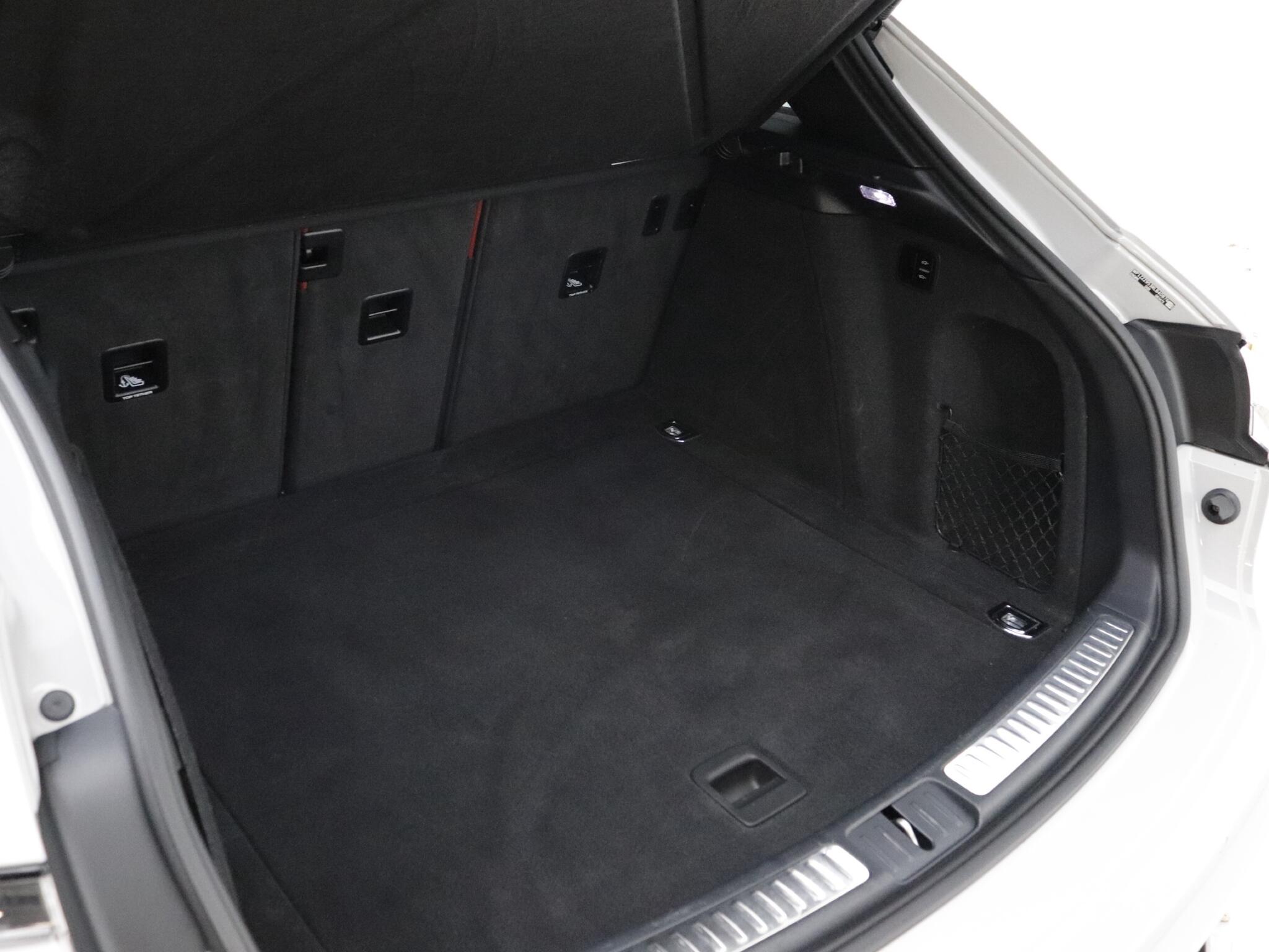 Porsche Macan view 19