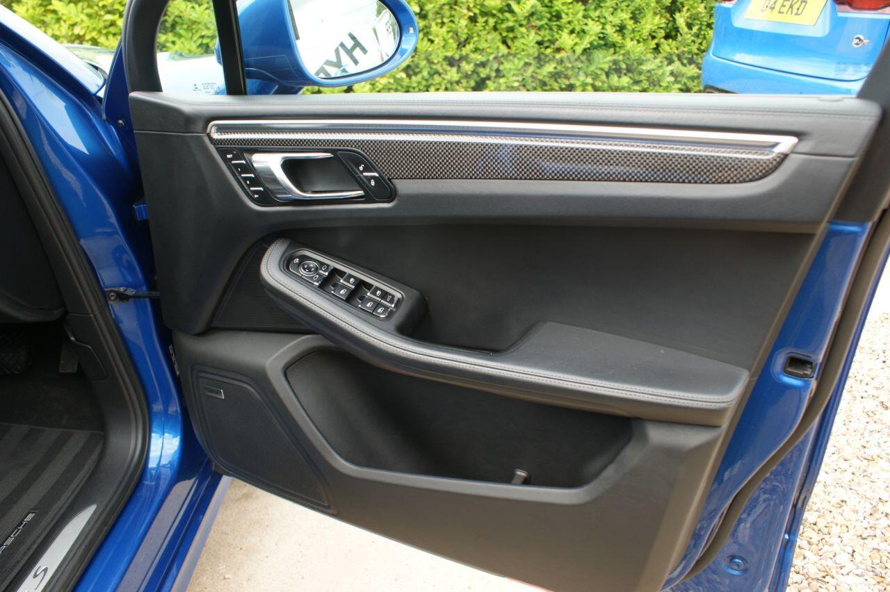 Porsche Macan view 51
