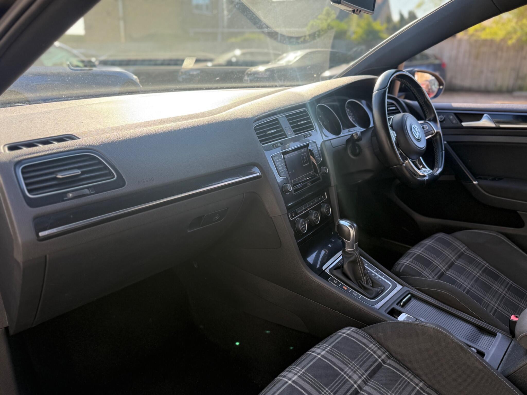 Volkswagen Golf view 14