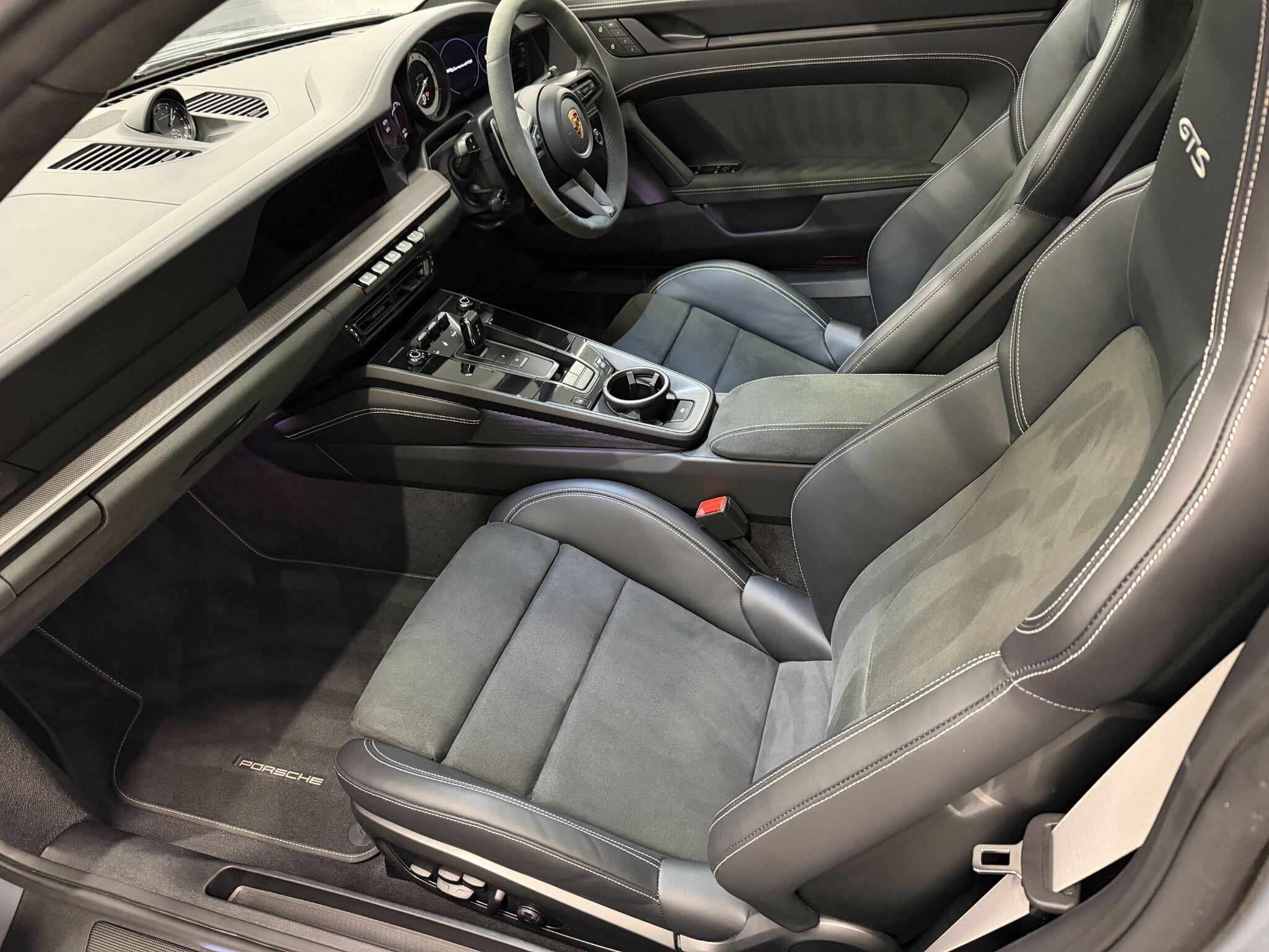 Porsche 911 view 38