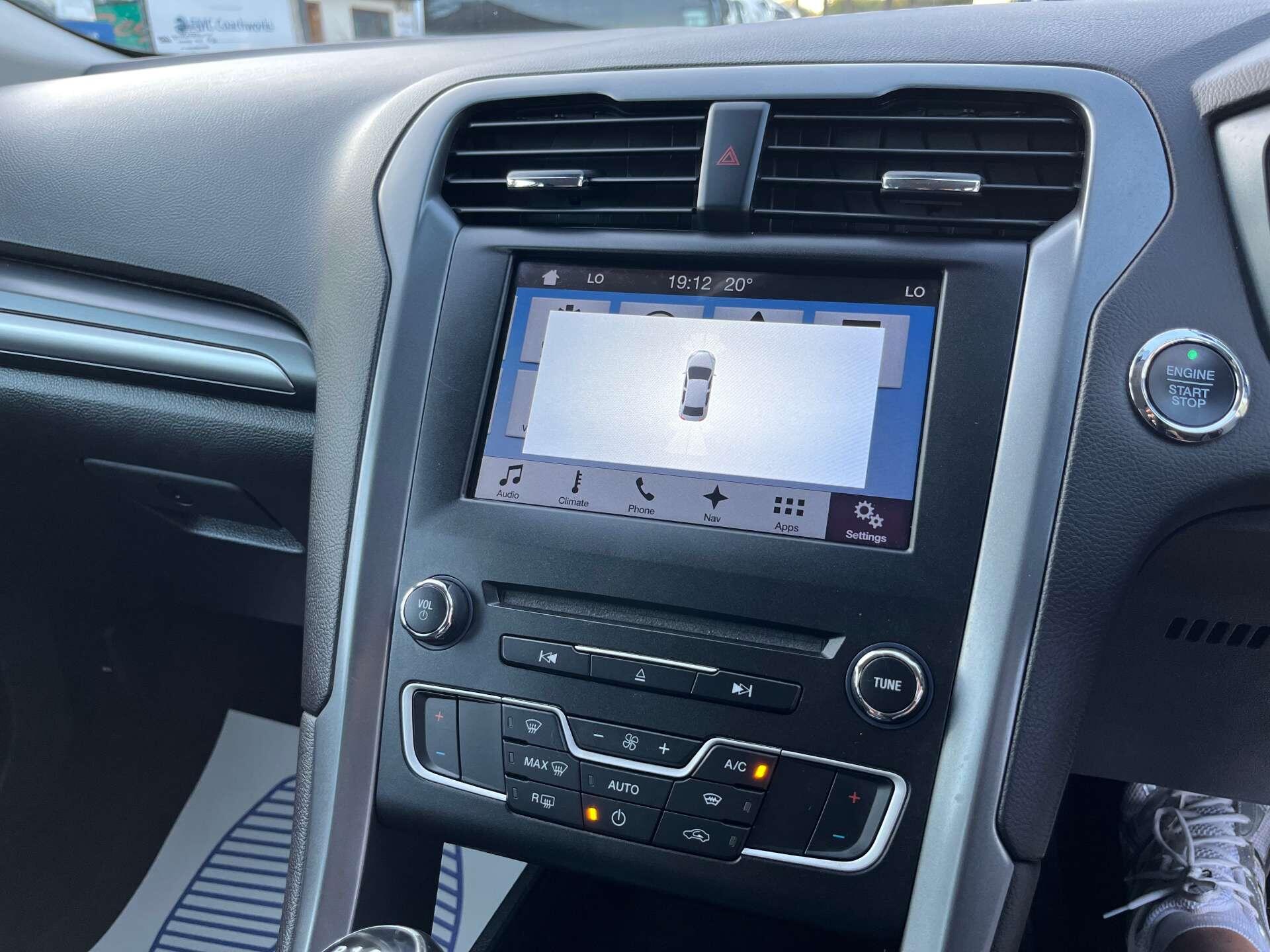 Ford Mondeo view 44