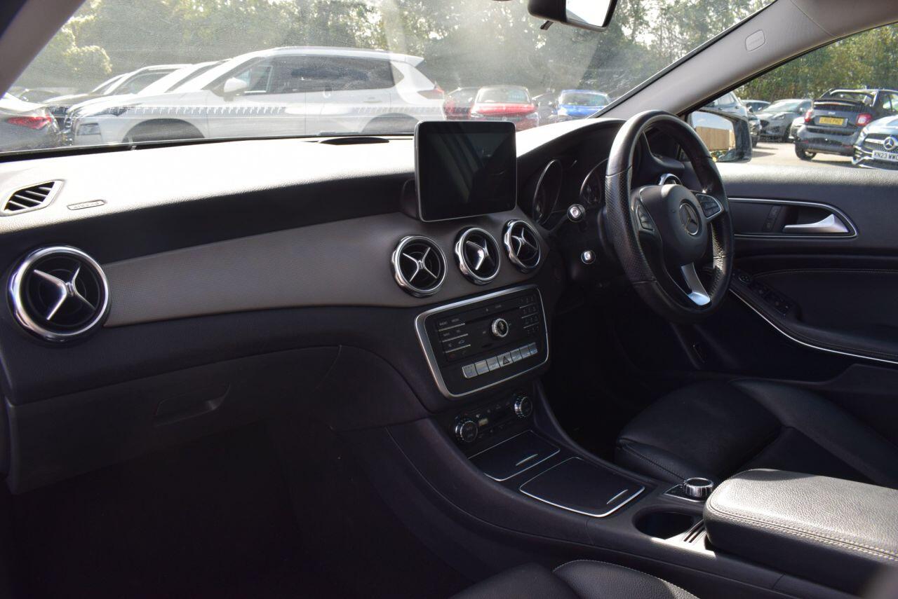 Mercedes-Benz GLA view 14