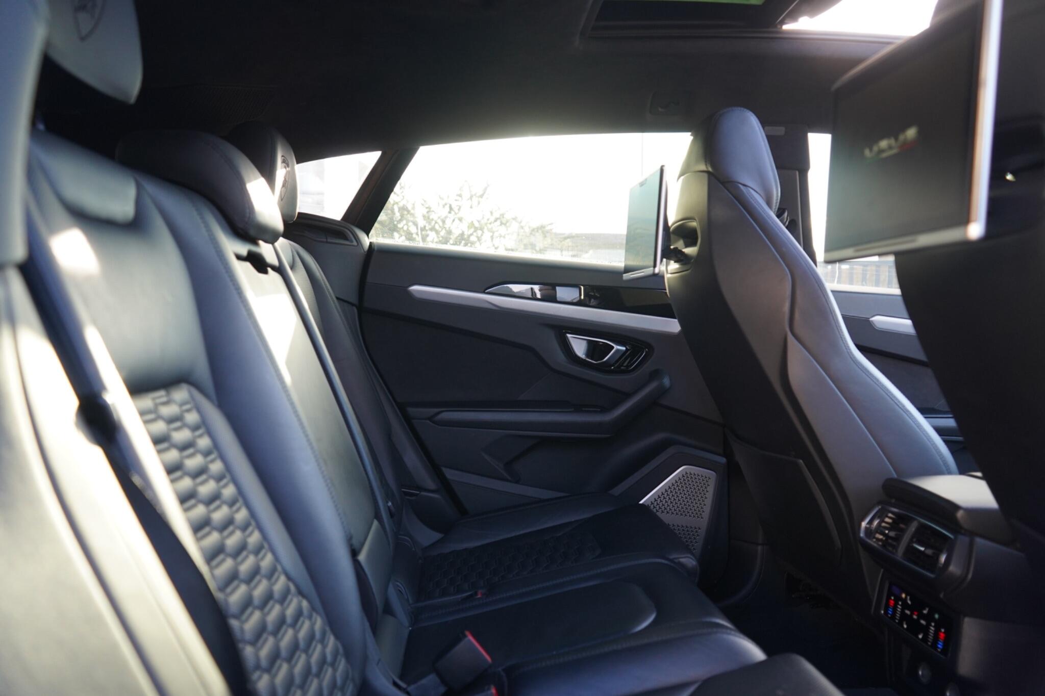 Lamborghini Urus view 11