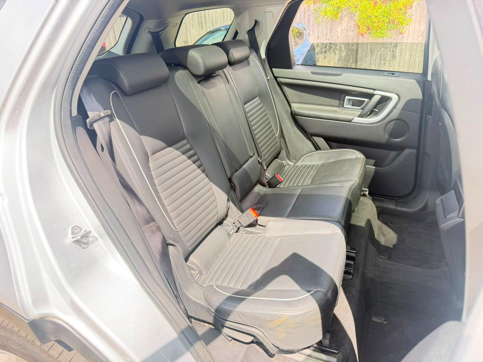 Land Rover Discovery Sport view 31