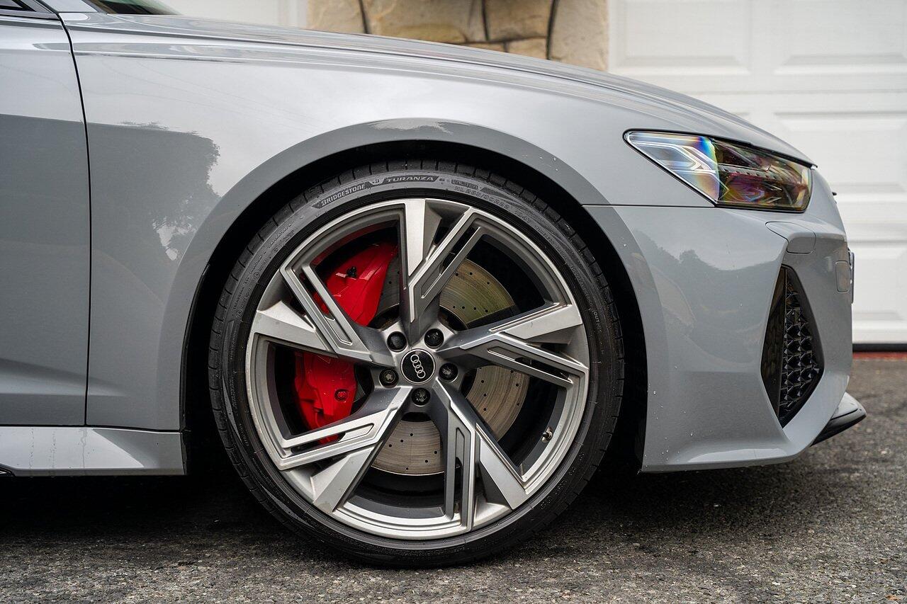 Audi RS6 view 4