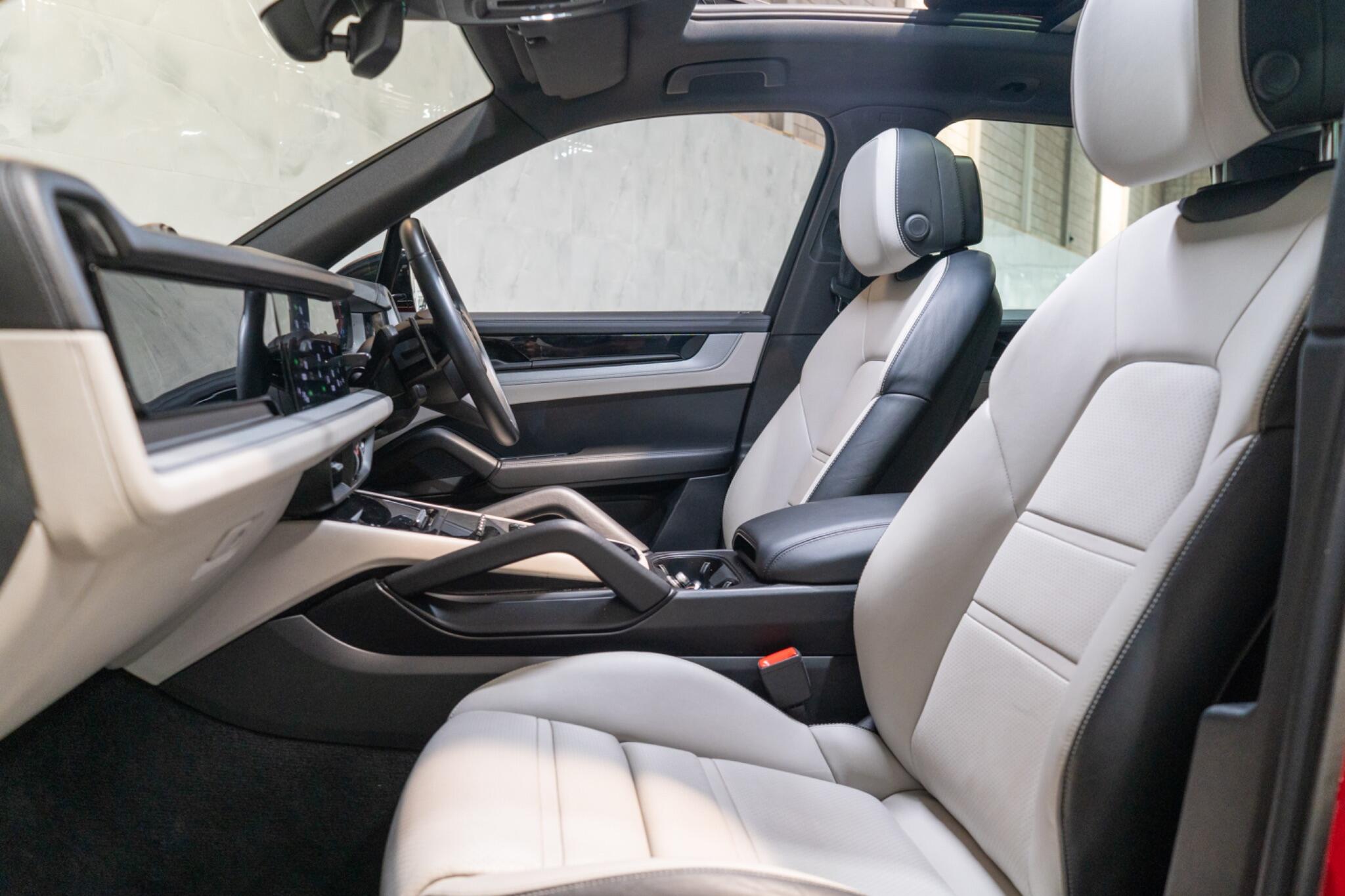 Porsche Cayenne view 15