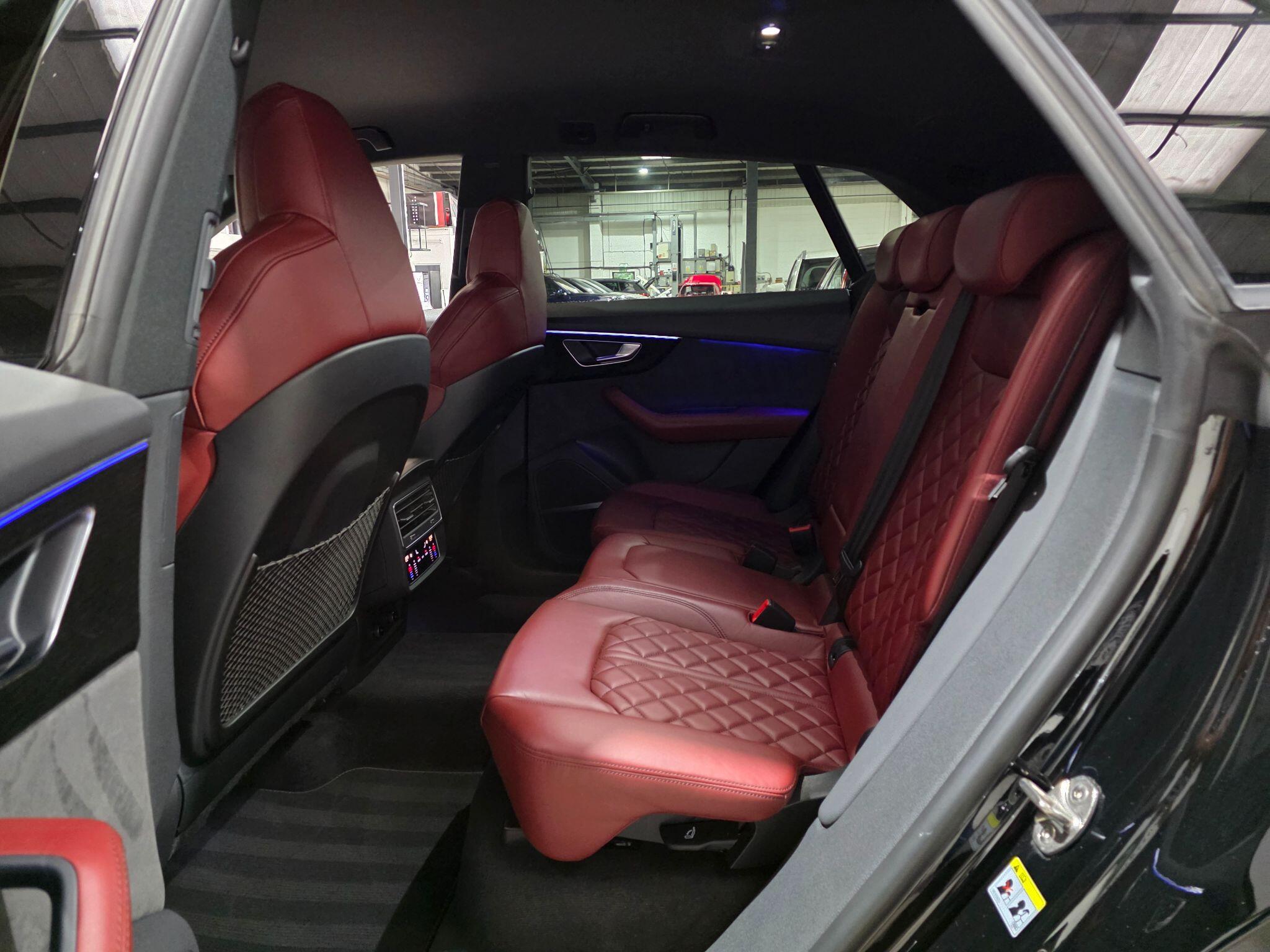 Audi SQ8 view 33