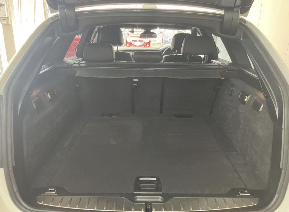 BMW 5 Series view 10