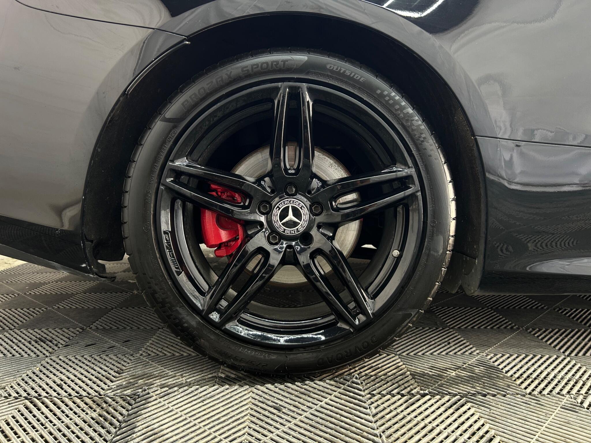 Mercedes-Benz E Class view 35