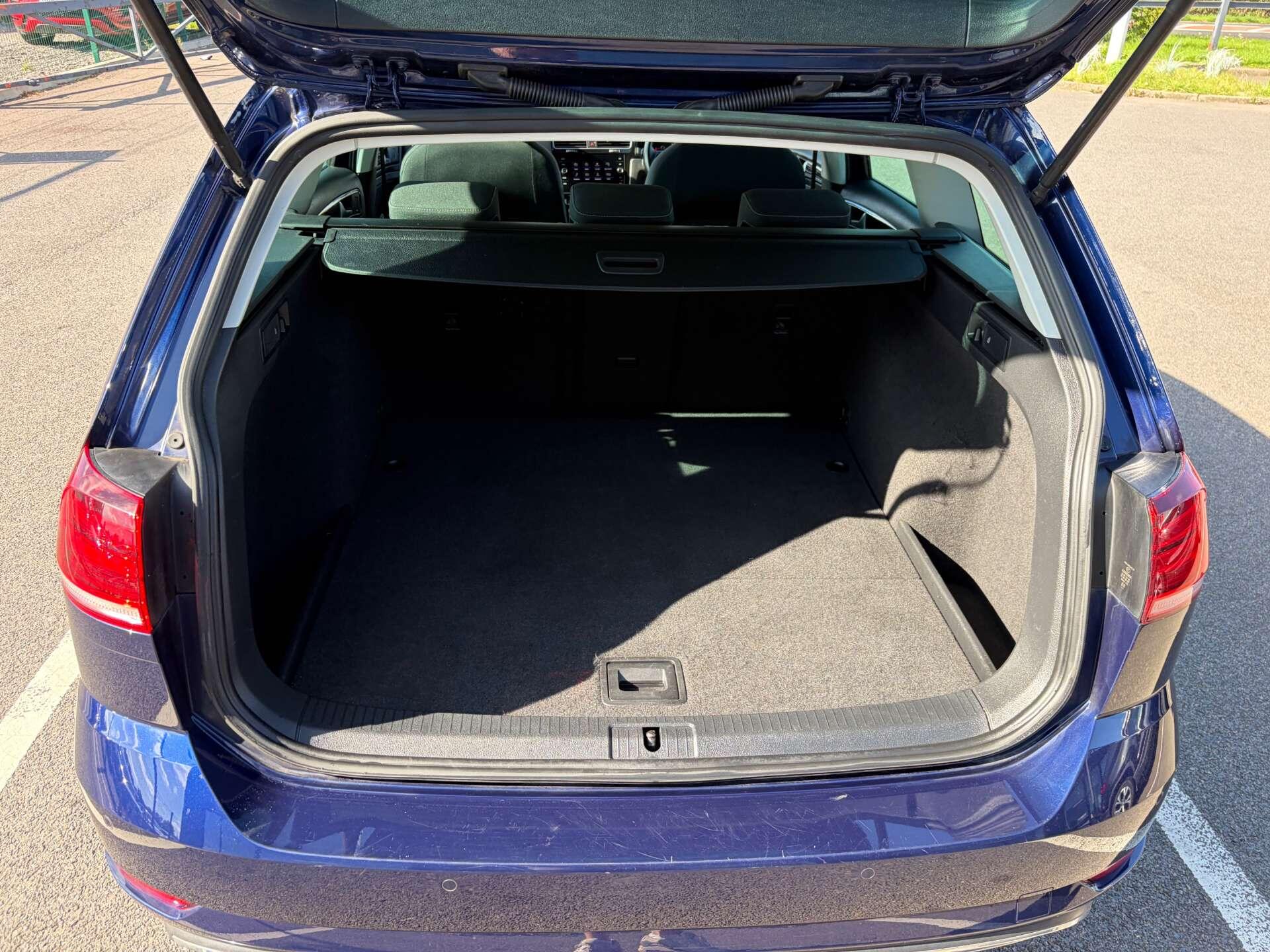 Volkswagen Golf view 24