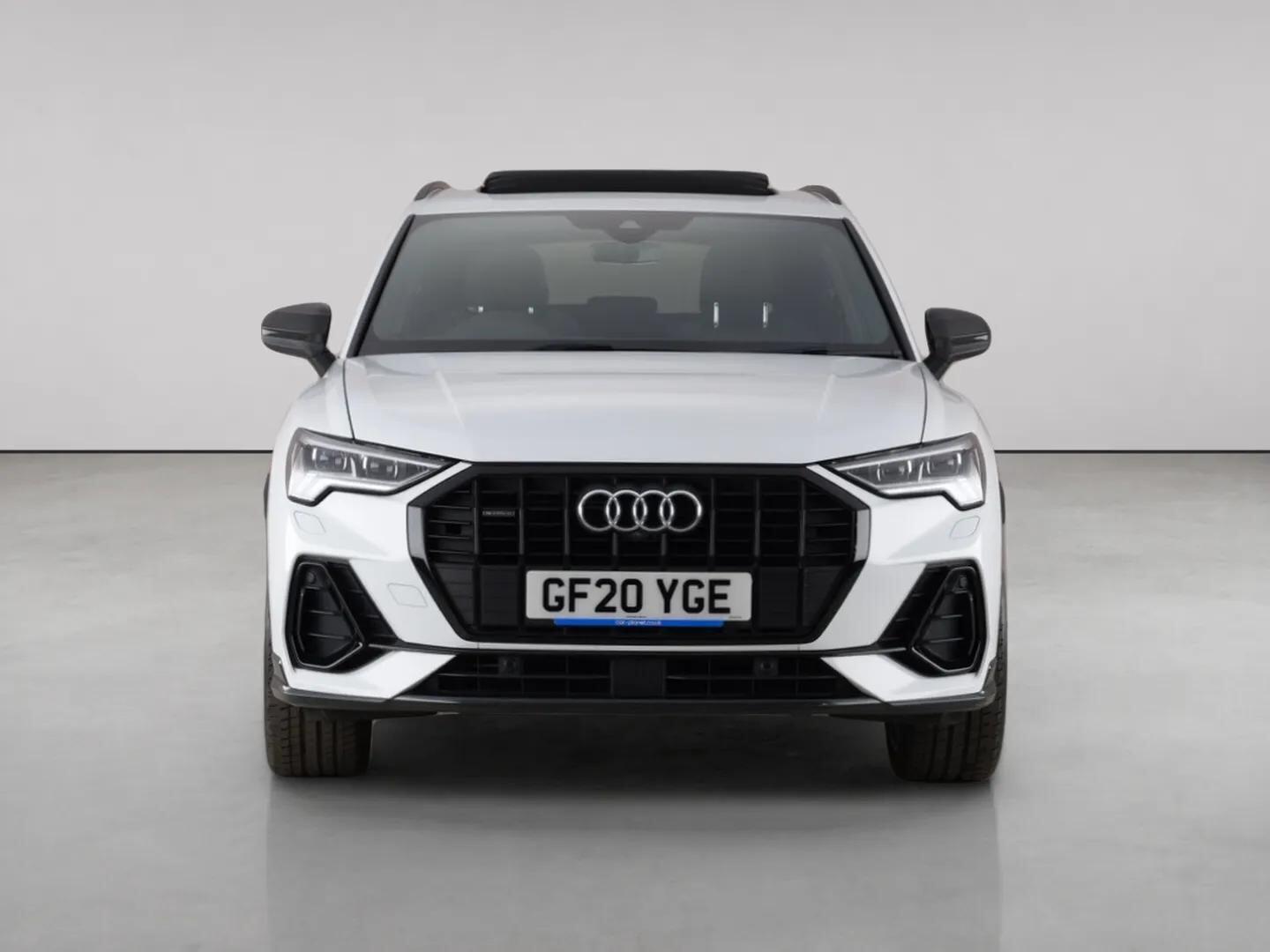 Audi Q3 view 5