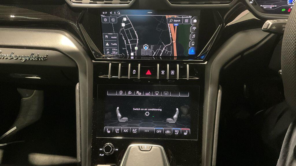 Lamborghini Urus view 7