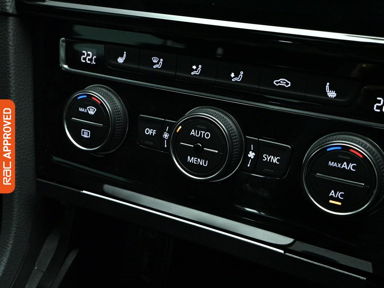 Volkswagen Golf view 17
