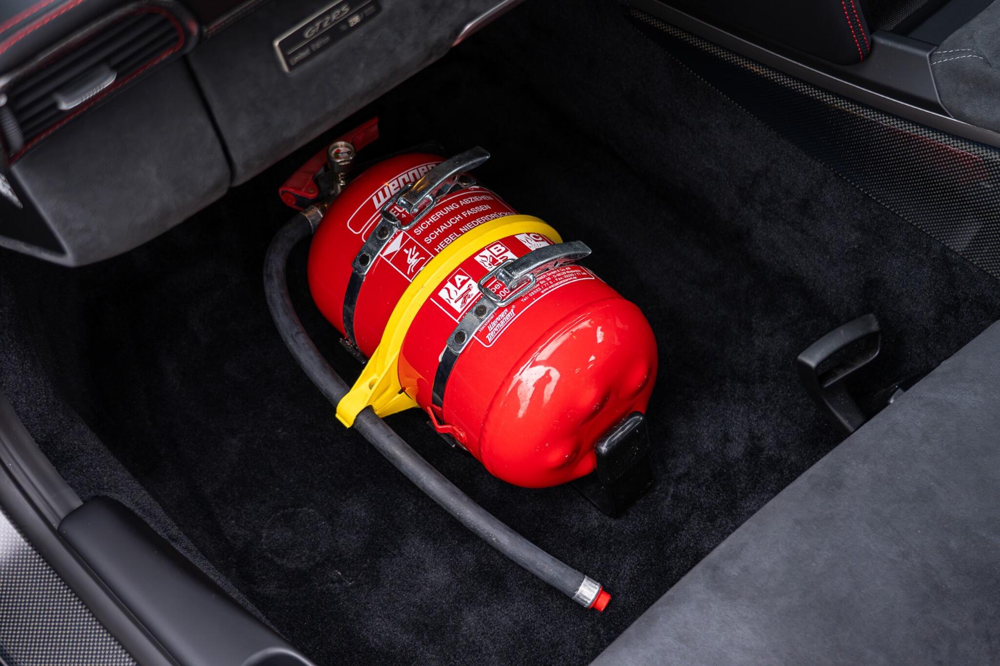Porsche 911 view 17