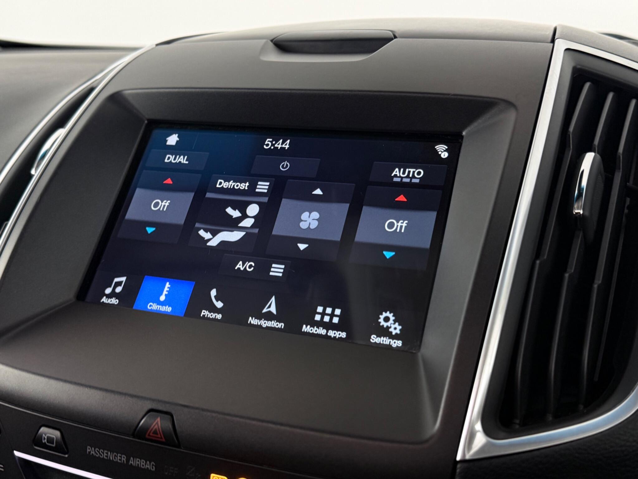 Ford Edge view 27