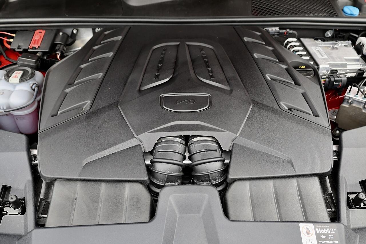 Porsche Cayenne view 26