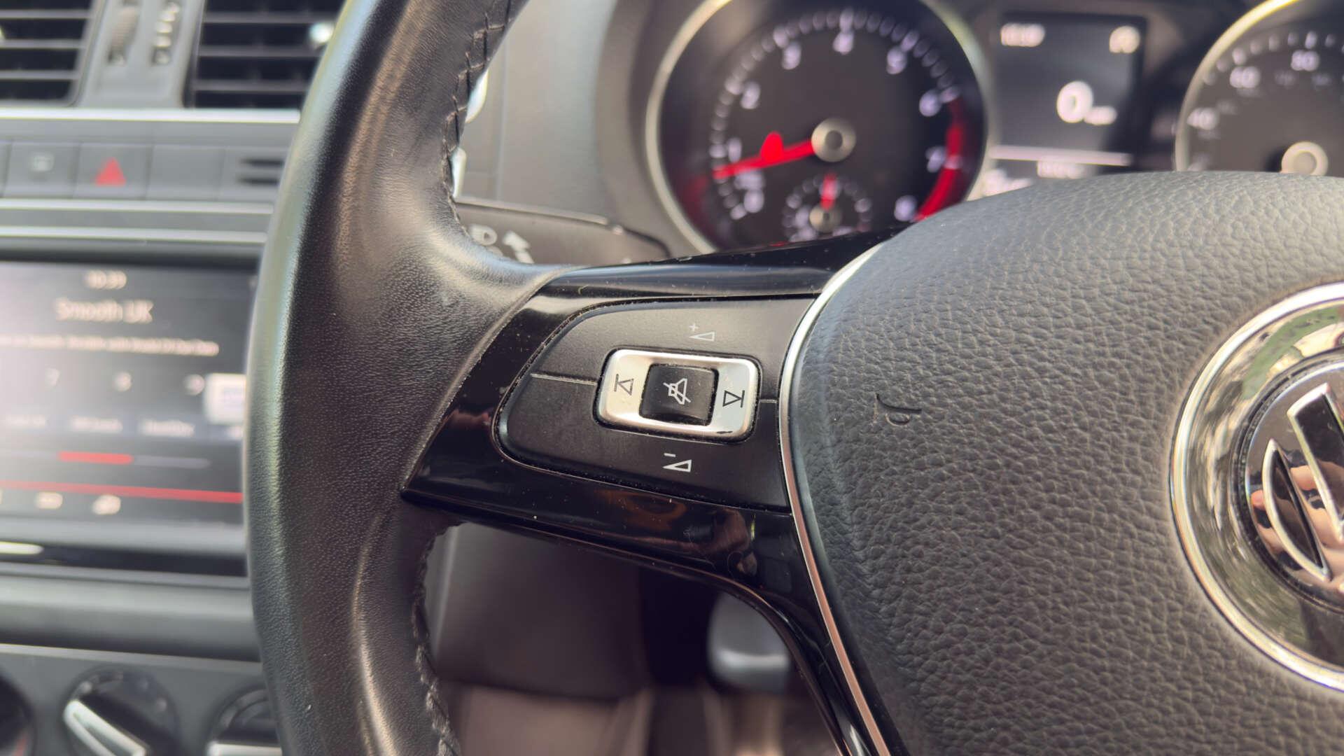 Volkswagen Polo view 14