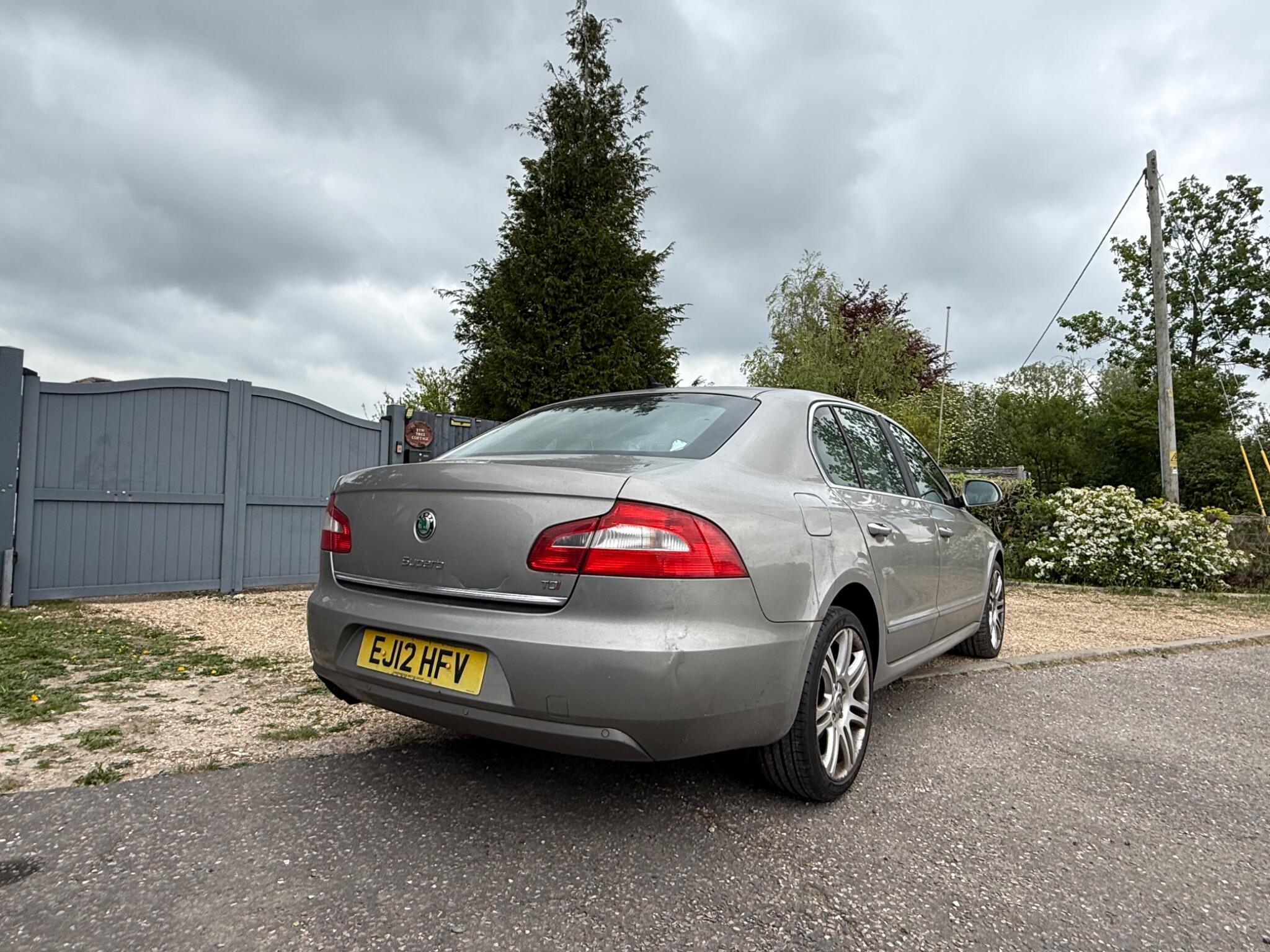 Skoda Superb view 3