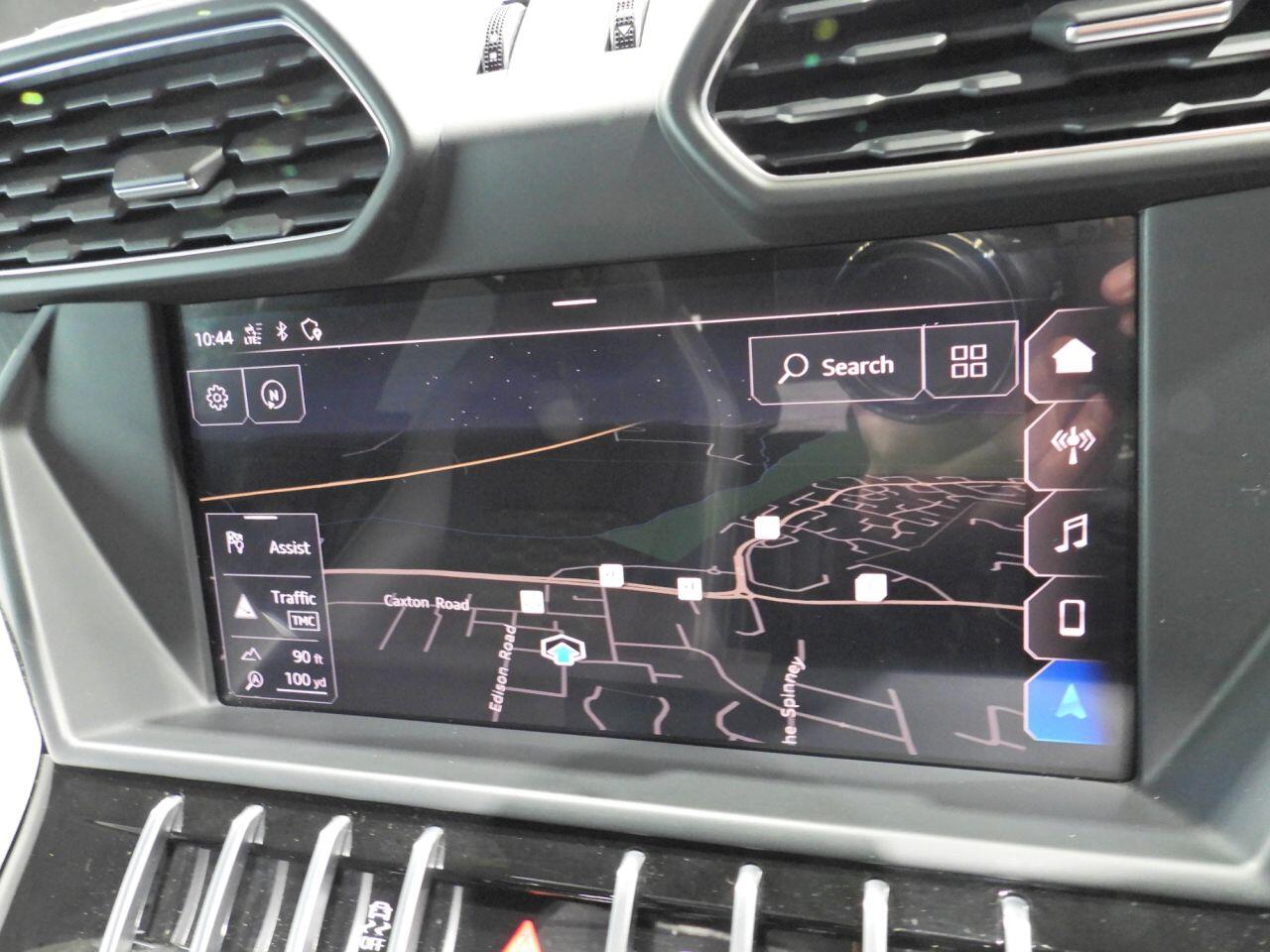 Lamborghini Urus view 36