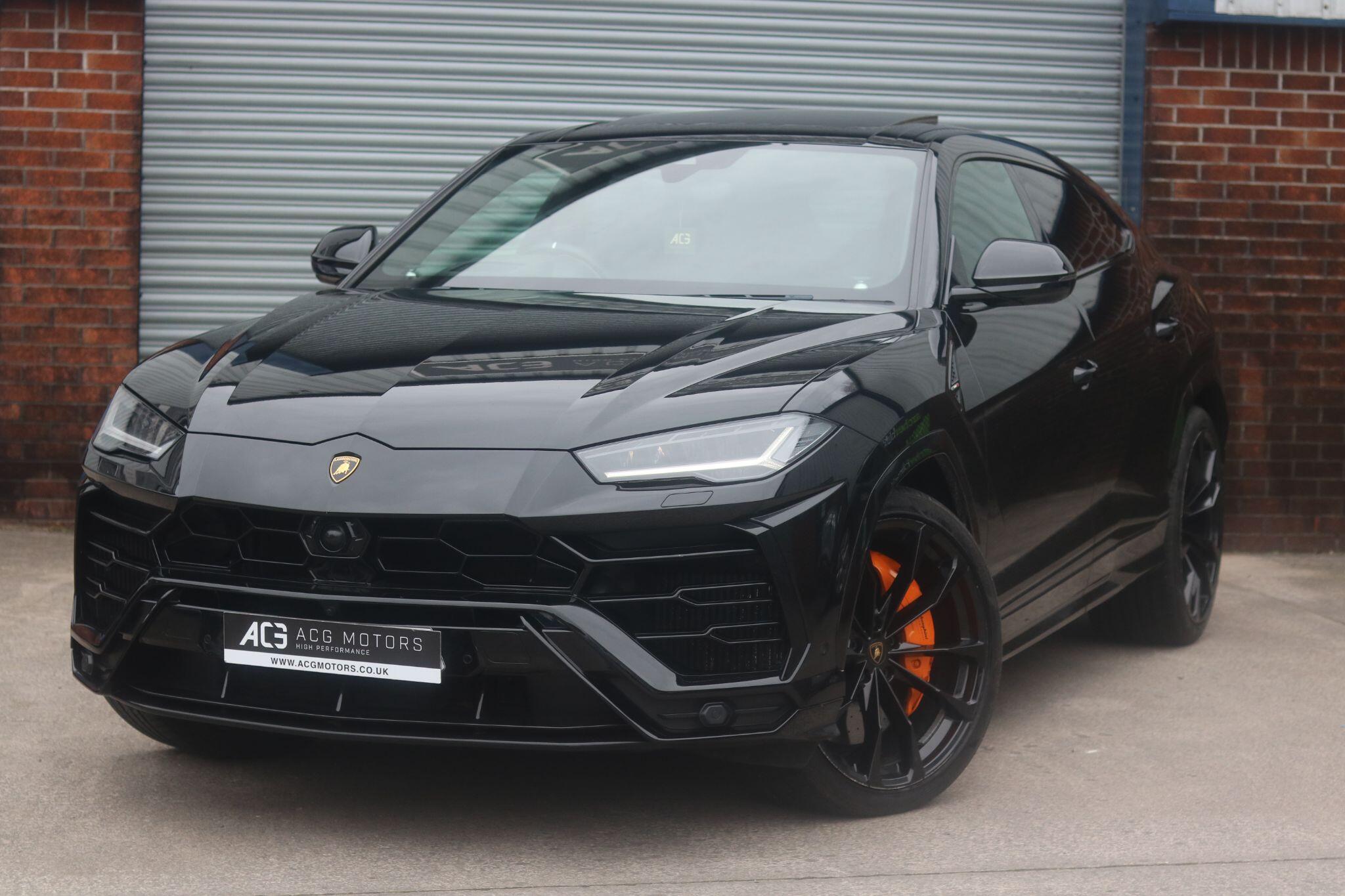 Lamborghini Urus view 4