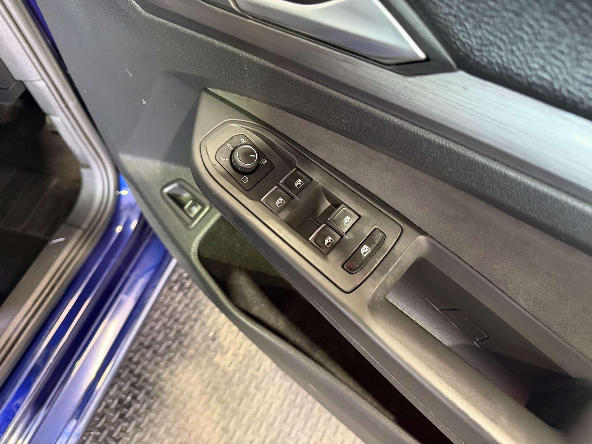 Volkswagen Golf view 19