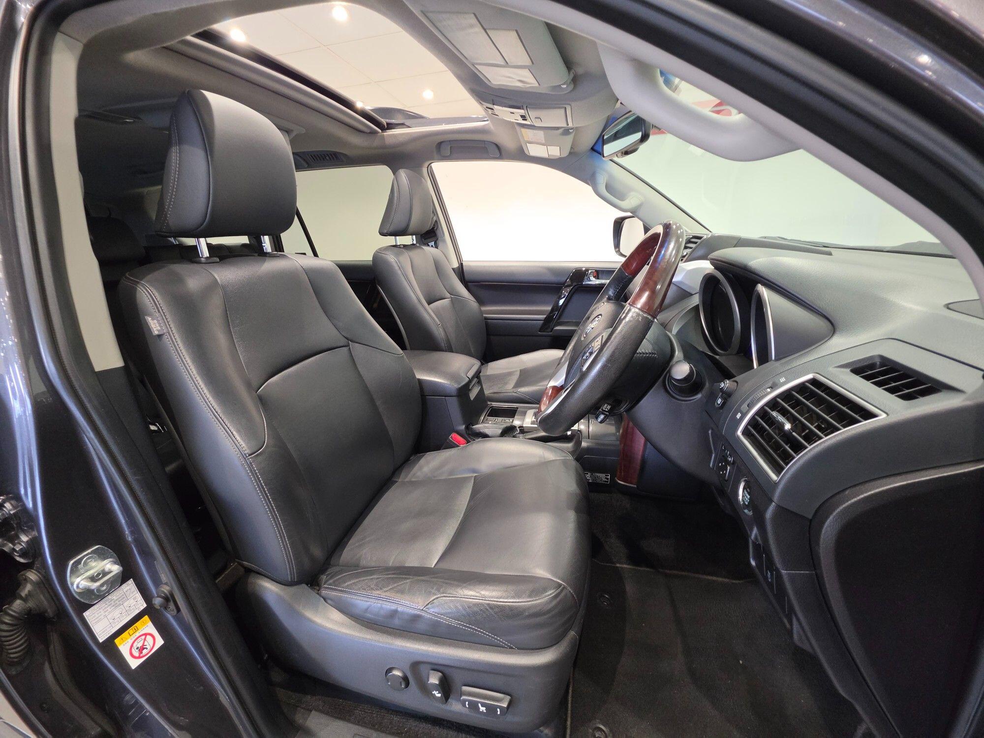 Toyota Land Cruiser view 108