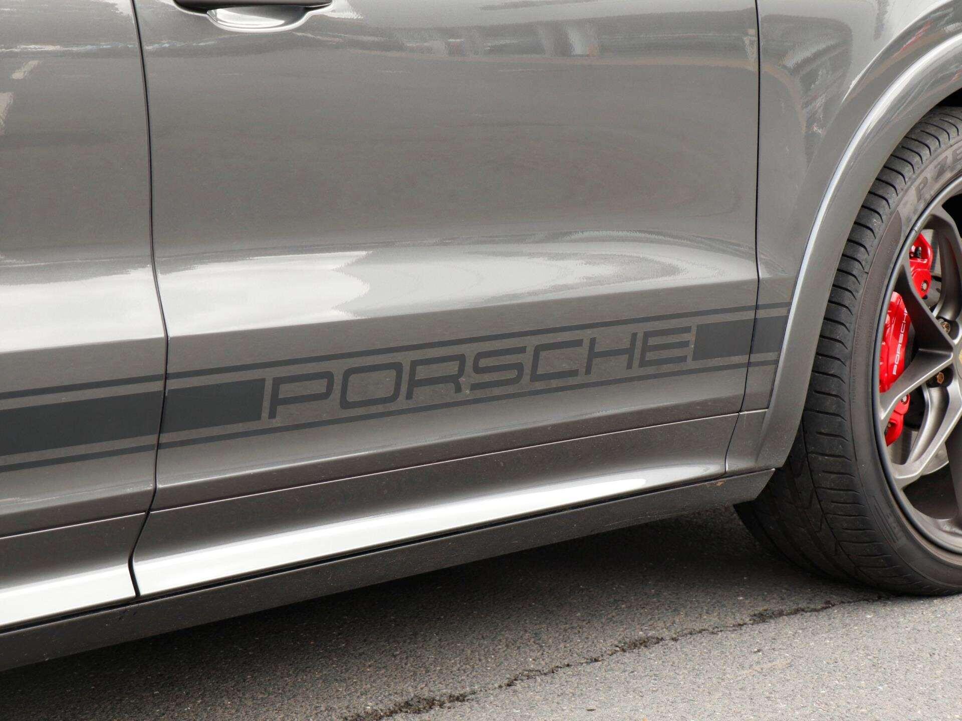 Porsche Cayenne view 30