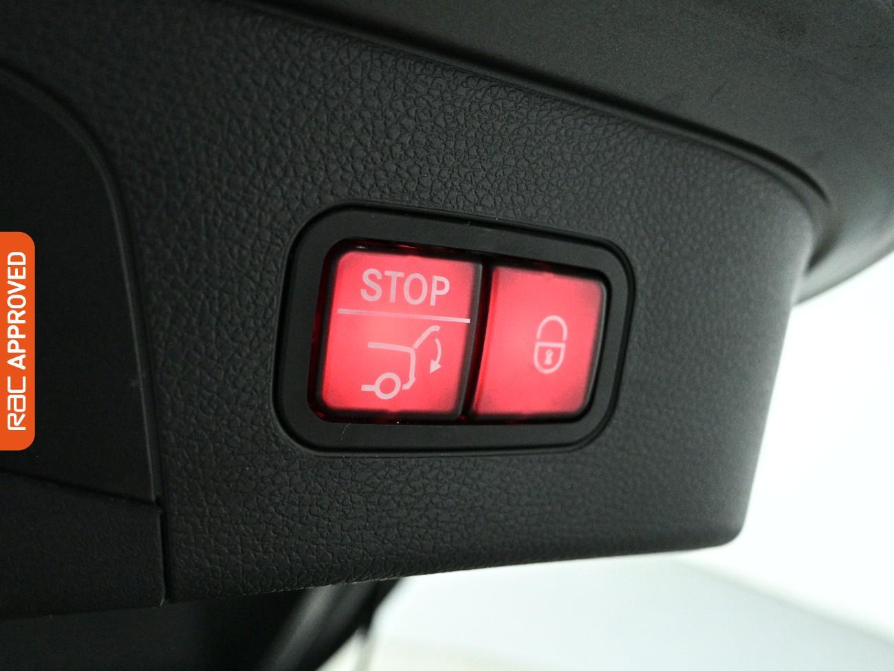 Mercedes-Benz EQC view 30