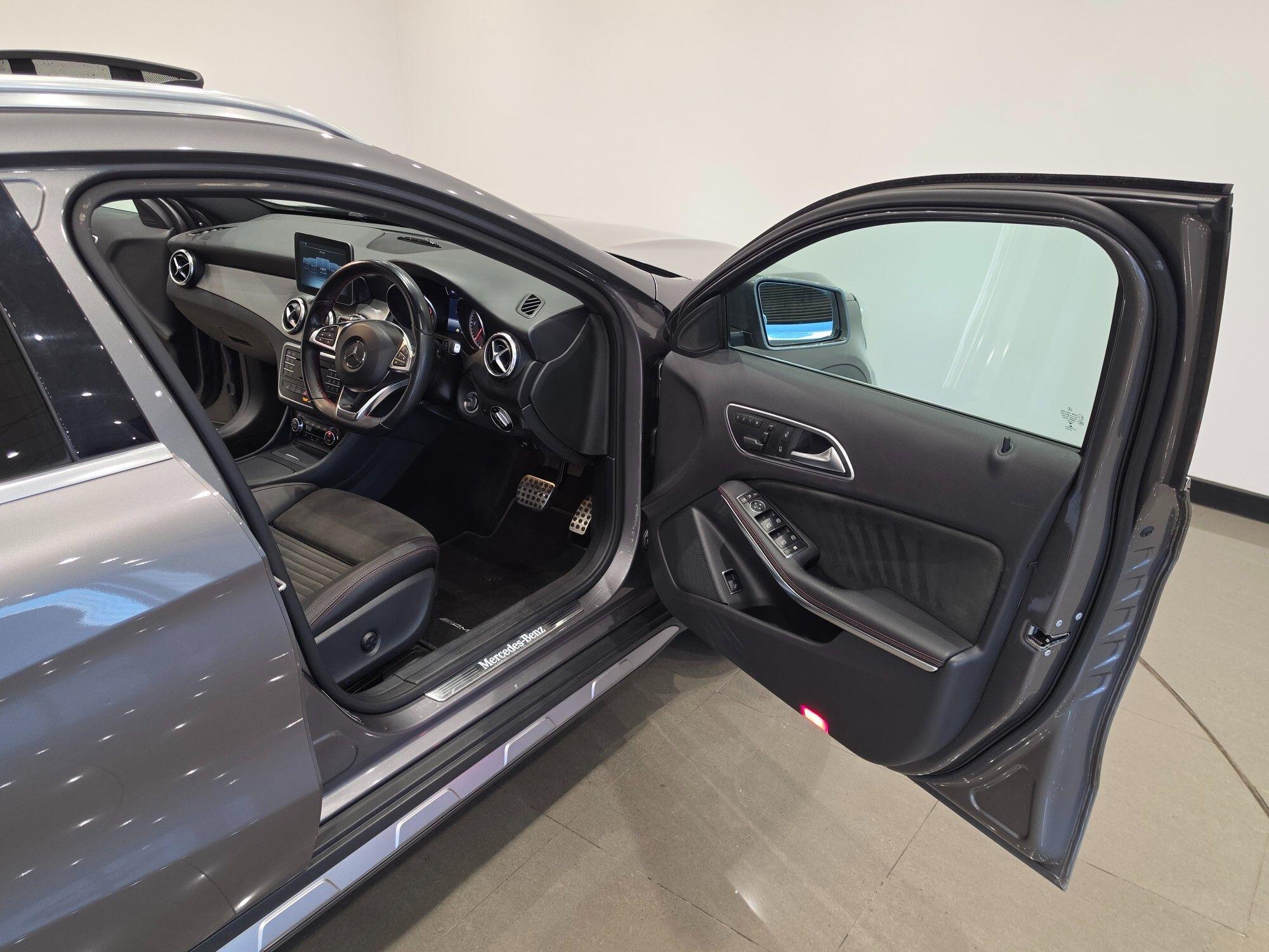 Mercedes-Benz GLA view 49