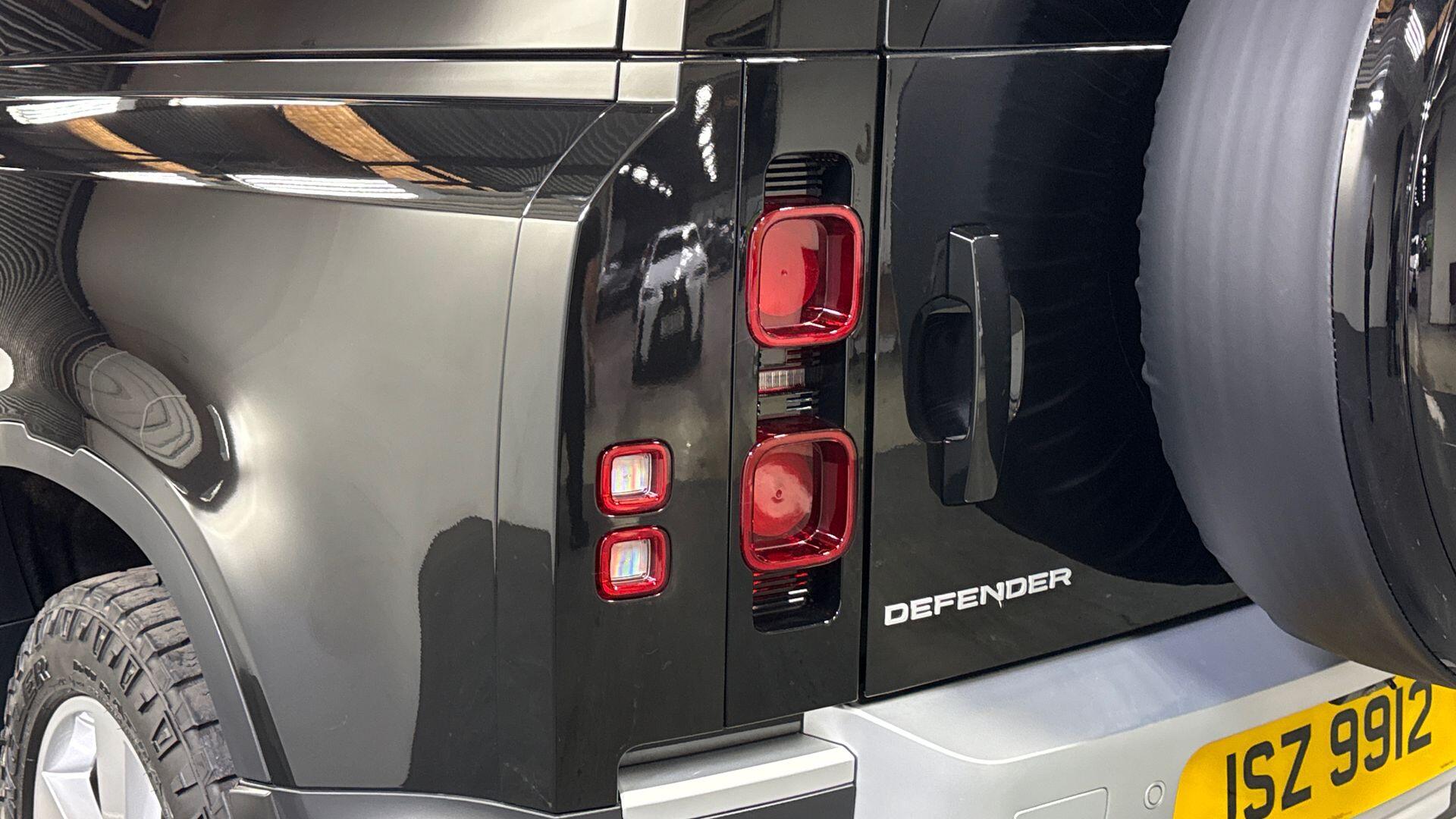 Land Rover Defender view 19