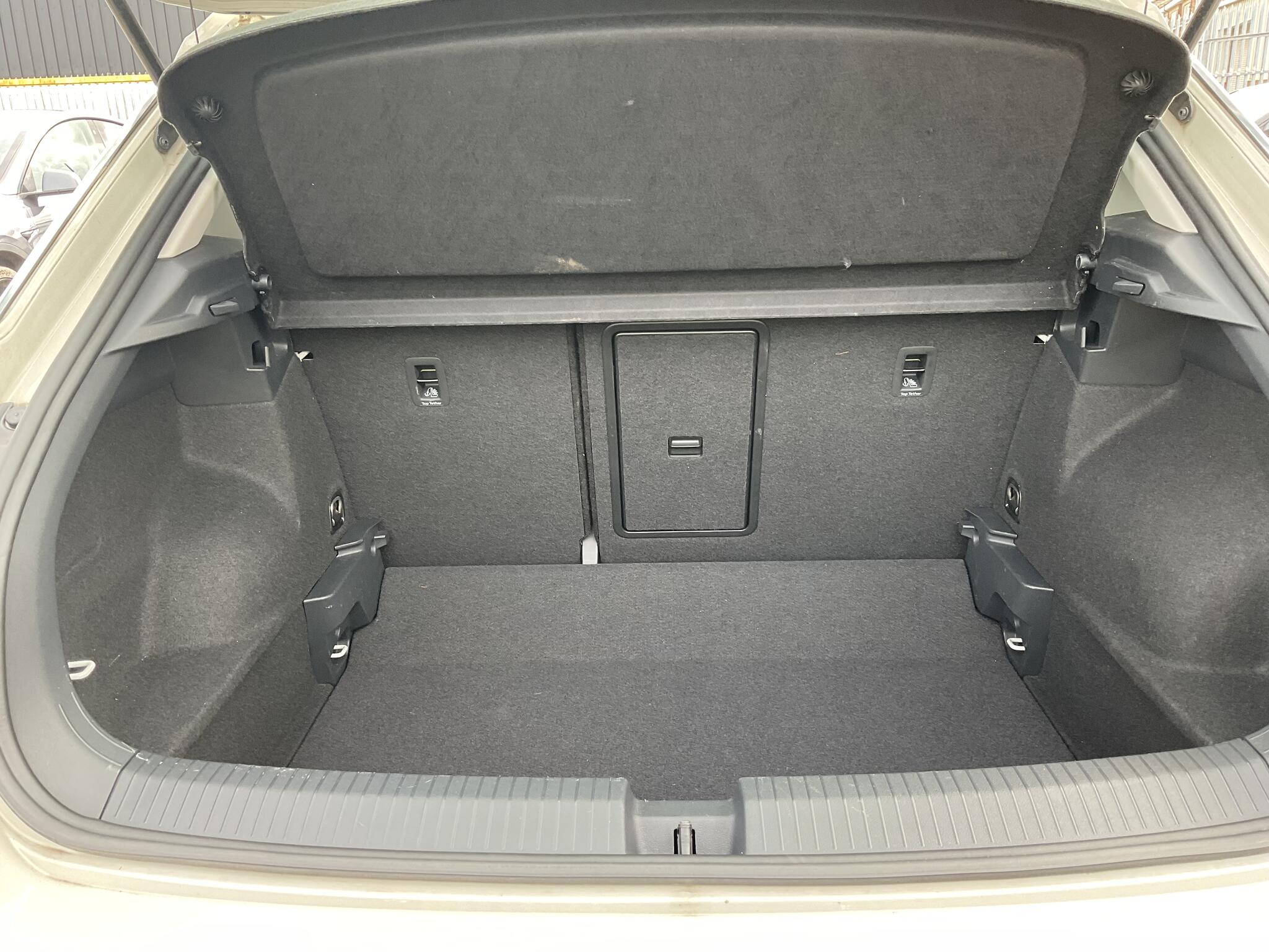Volkswagen T-Roc view 20