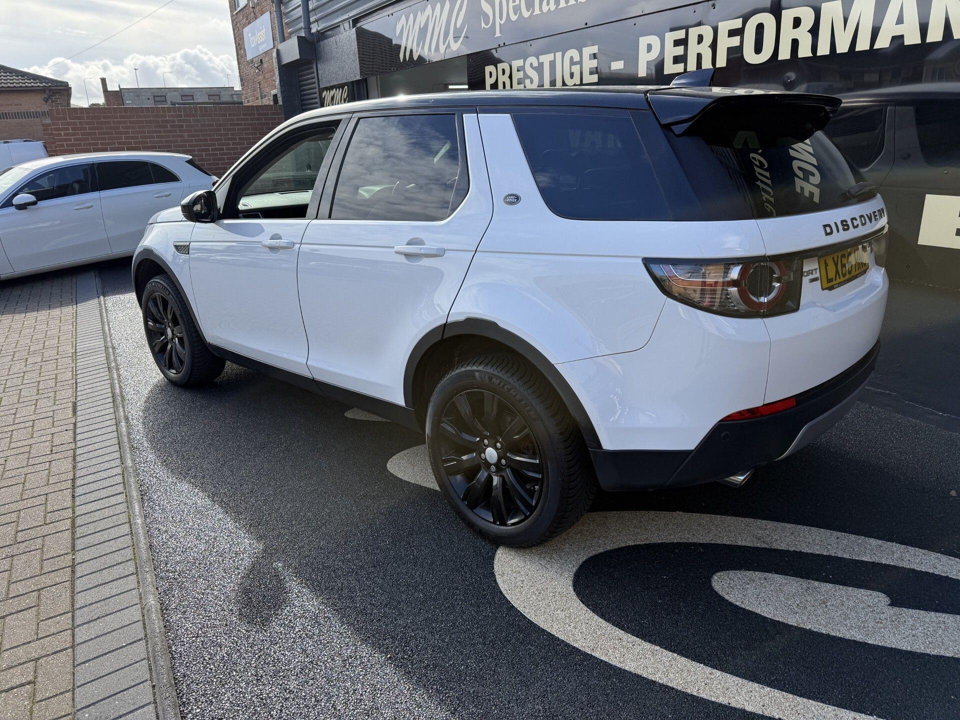 Land Rover Discovery Sport view 7