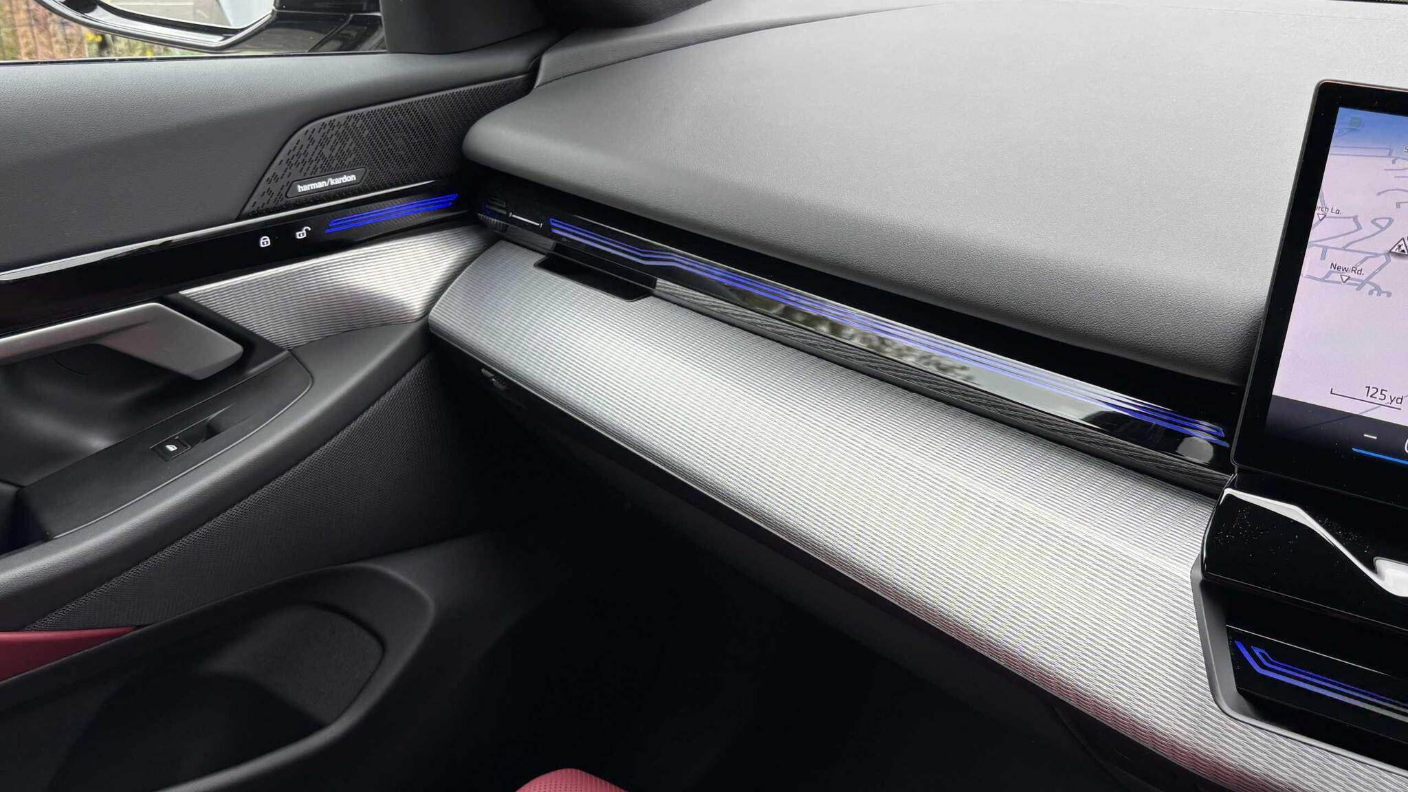 BMW 5 Series view 21