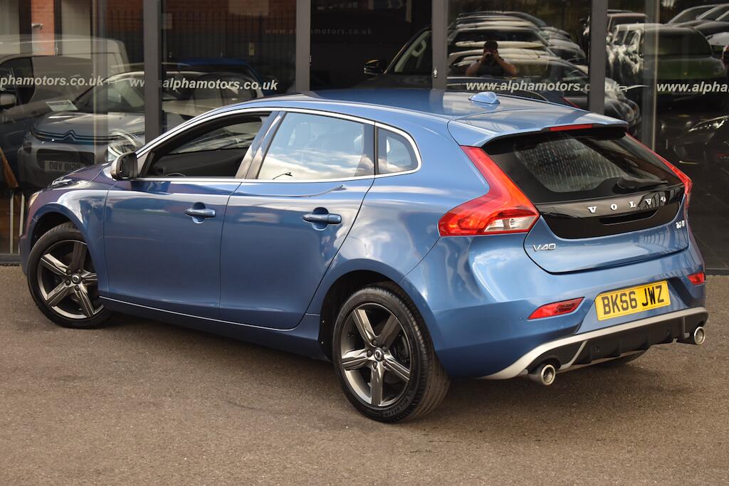 Volvo V40 view 2