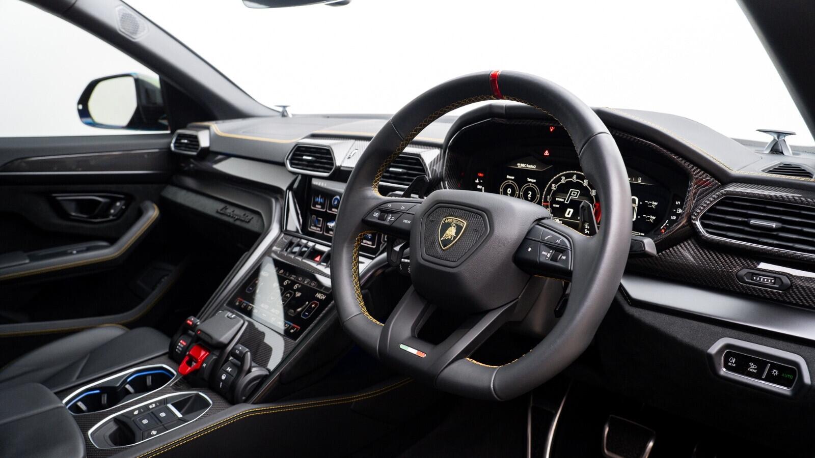 Lamborghini Urus view 25