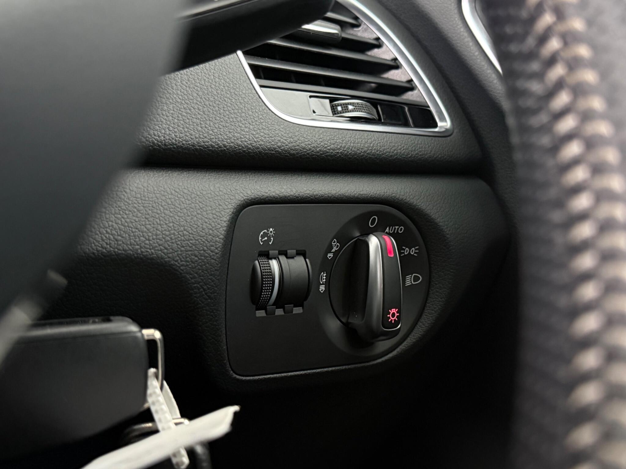 Audi Q3 view 26